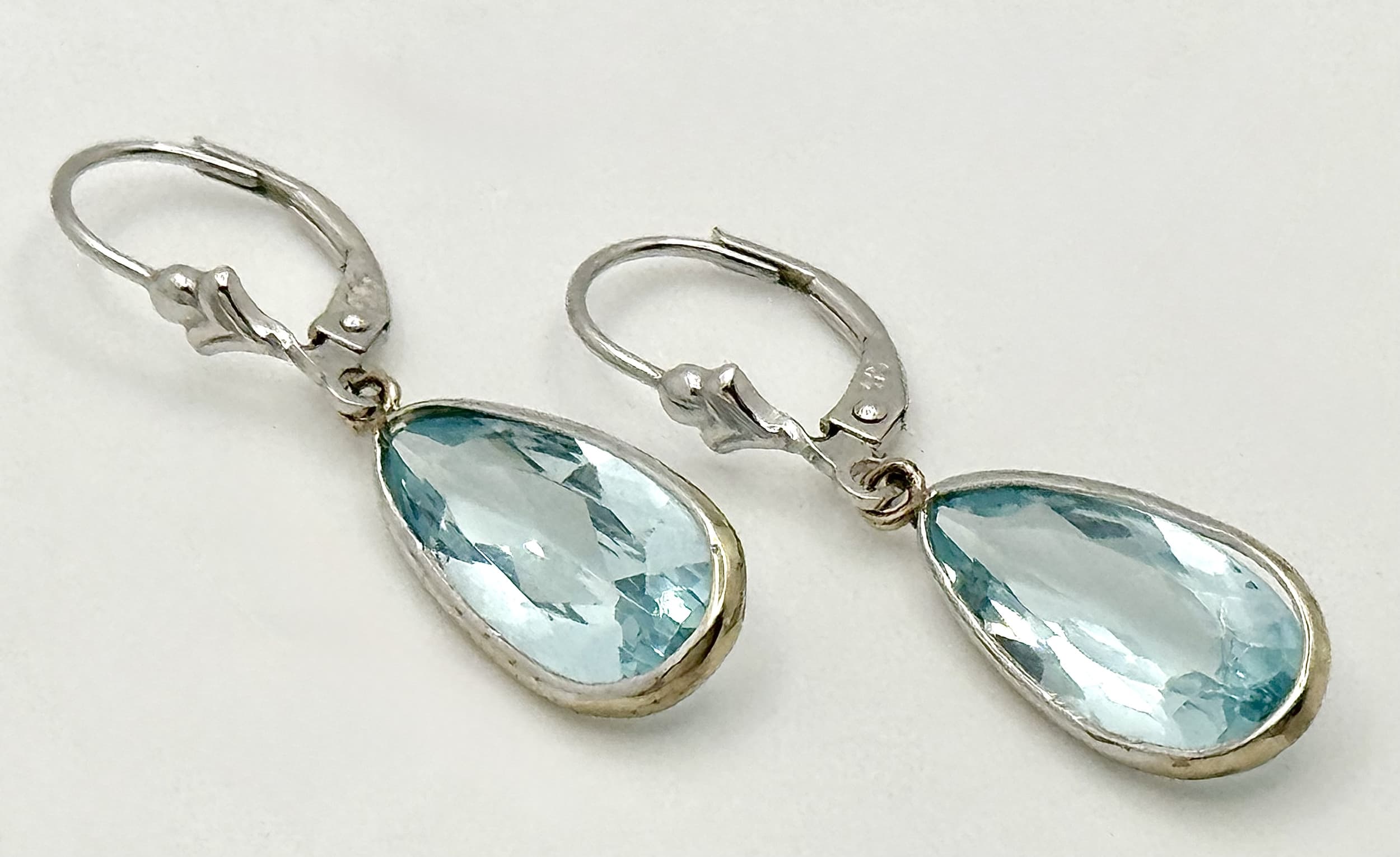A Pair of 9K White Gold Blue Topaz Drop Earrings. Hallmarked 375, Total Weight 2.38 Grams. Ref: 3-2