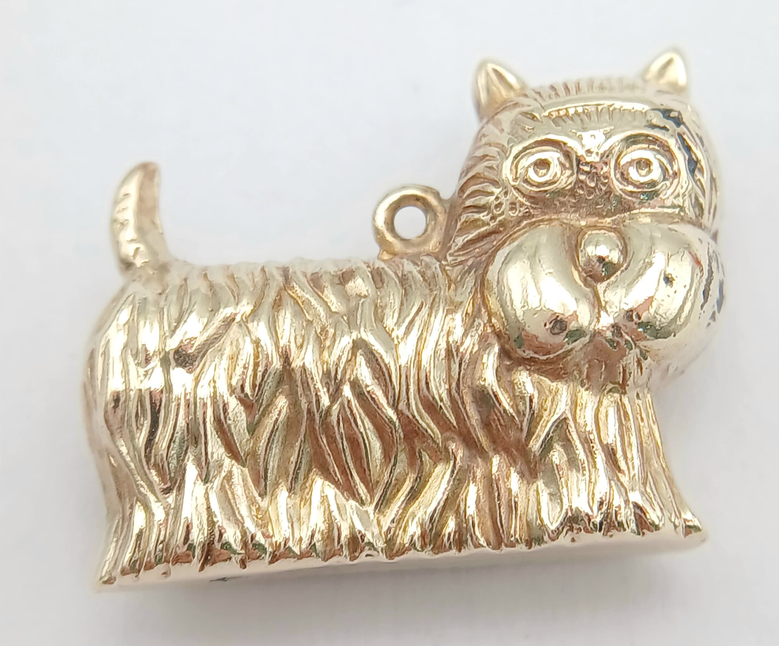 A 9K YELLOW GOLD, SCOTTIE DOG / SCOTTISH TERRIER DOG, CHARM / PENDANT. TOTAL WEIGHT 1.7G. NEEDS A JUMP RING. A/S RED 1003