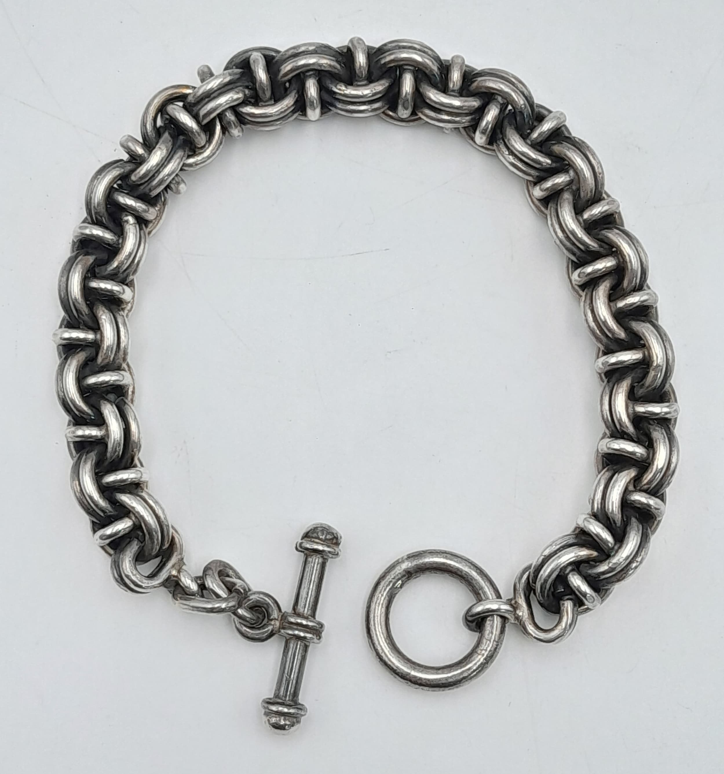A 925 Sterling Silver Heavy Byzantine Link Bracelet with toggle clasp. Total length approx: 23cm. Total weight: 79.9g
