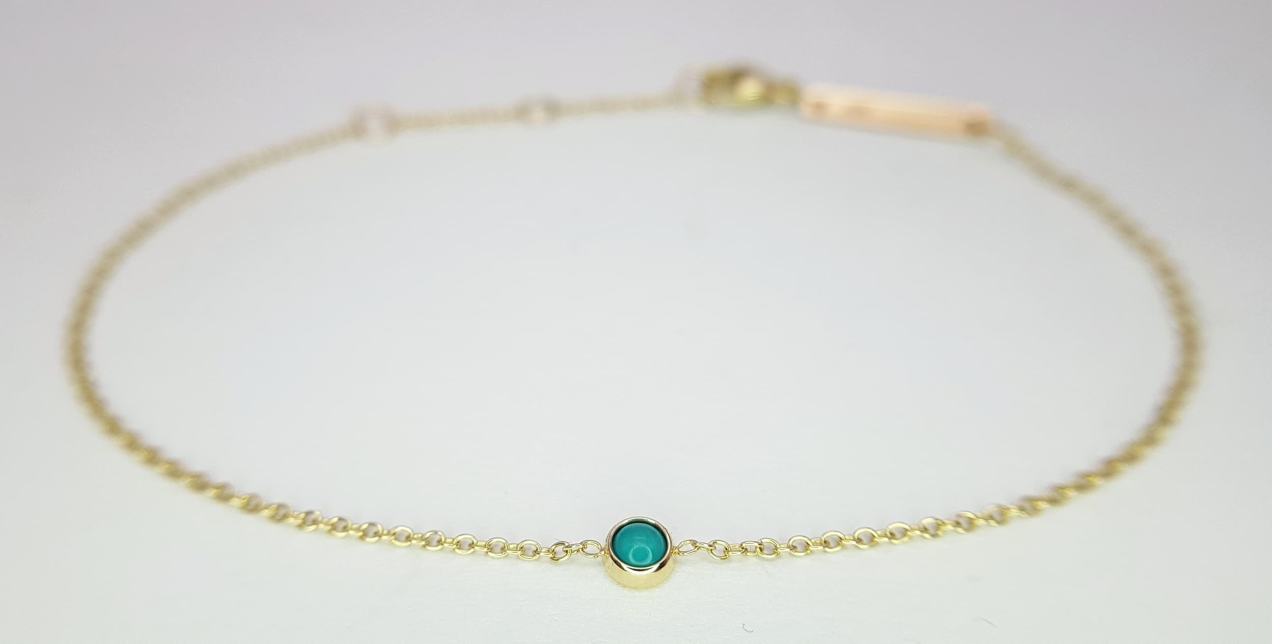 A 14K Yellow Gold Bracelet with Turquoise Accent. 18cm. 0.9g. MT11.