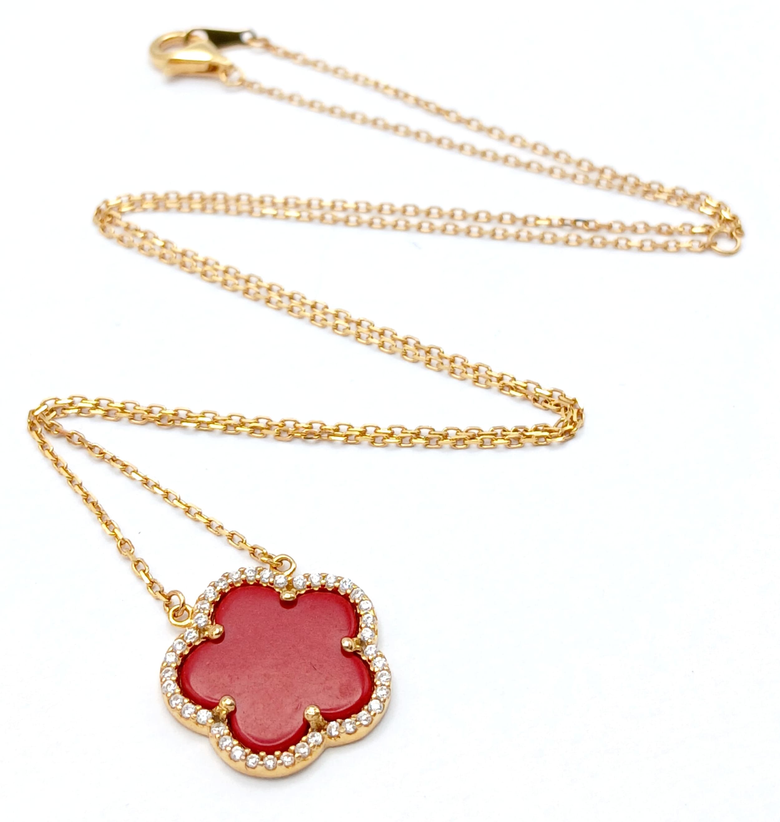 A gold-plated 925 silver necklace with a red coral flower pendant. Total weight 2.34g. Approx 45cm length. Comes with a presentation box. Please see photos for details.