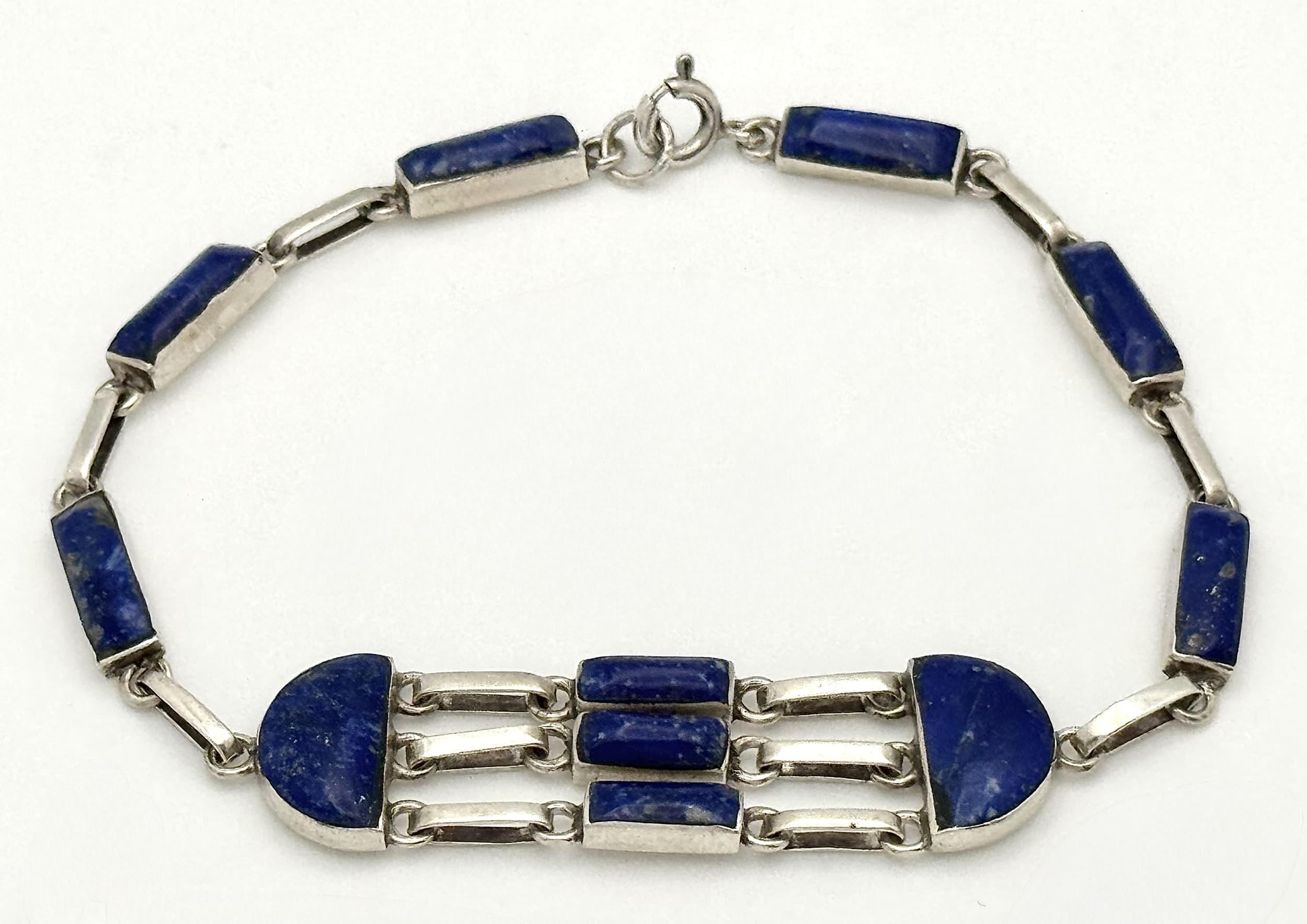 A Sterling Silver and Lapis Lazuli Bracelet. 17cm. 8.6g.