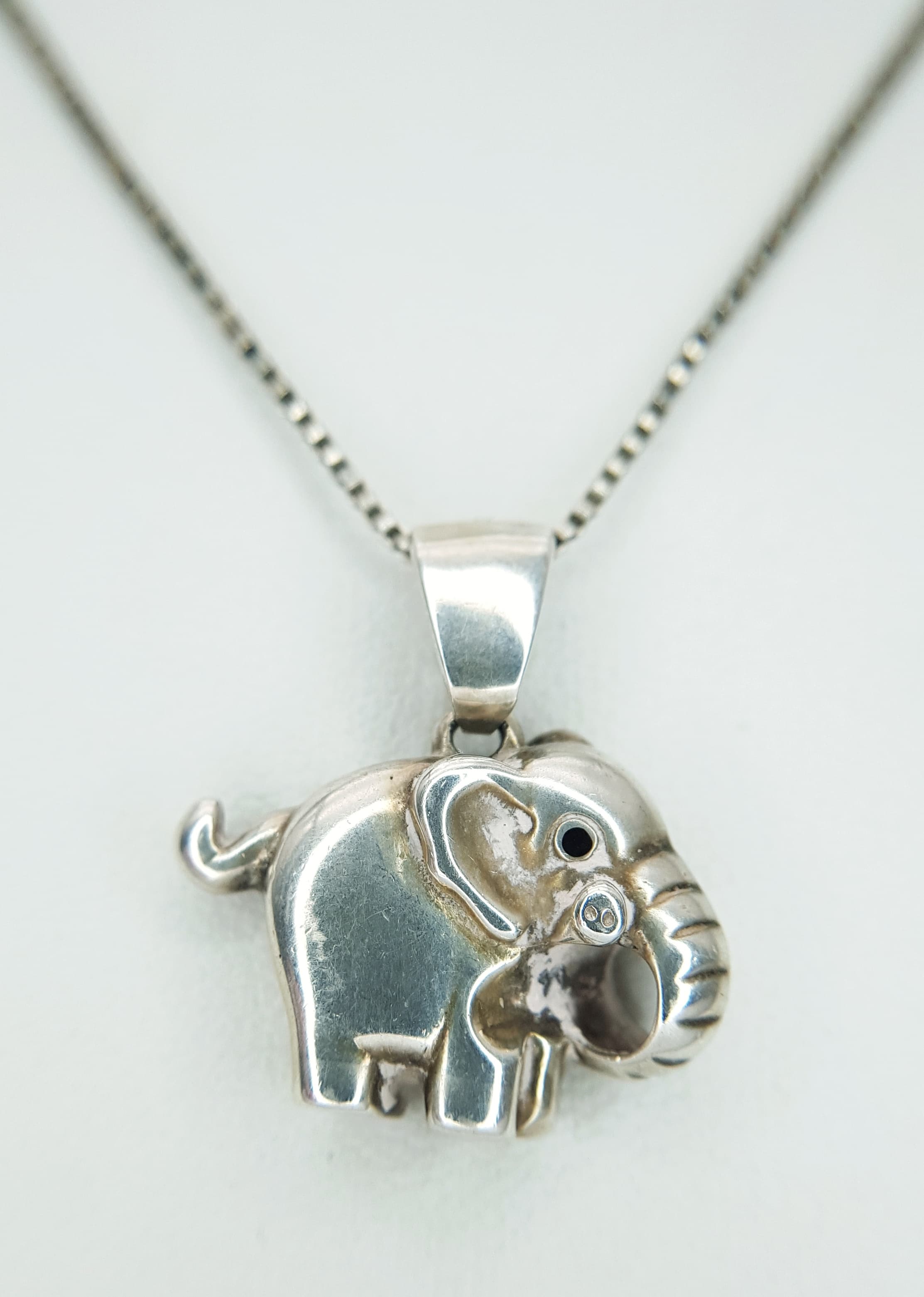 A 925 silver Elephant pendant, set on a silver neckace. Total weight 5.8G. Total length 42 cm.