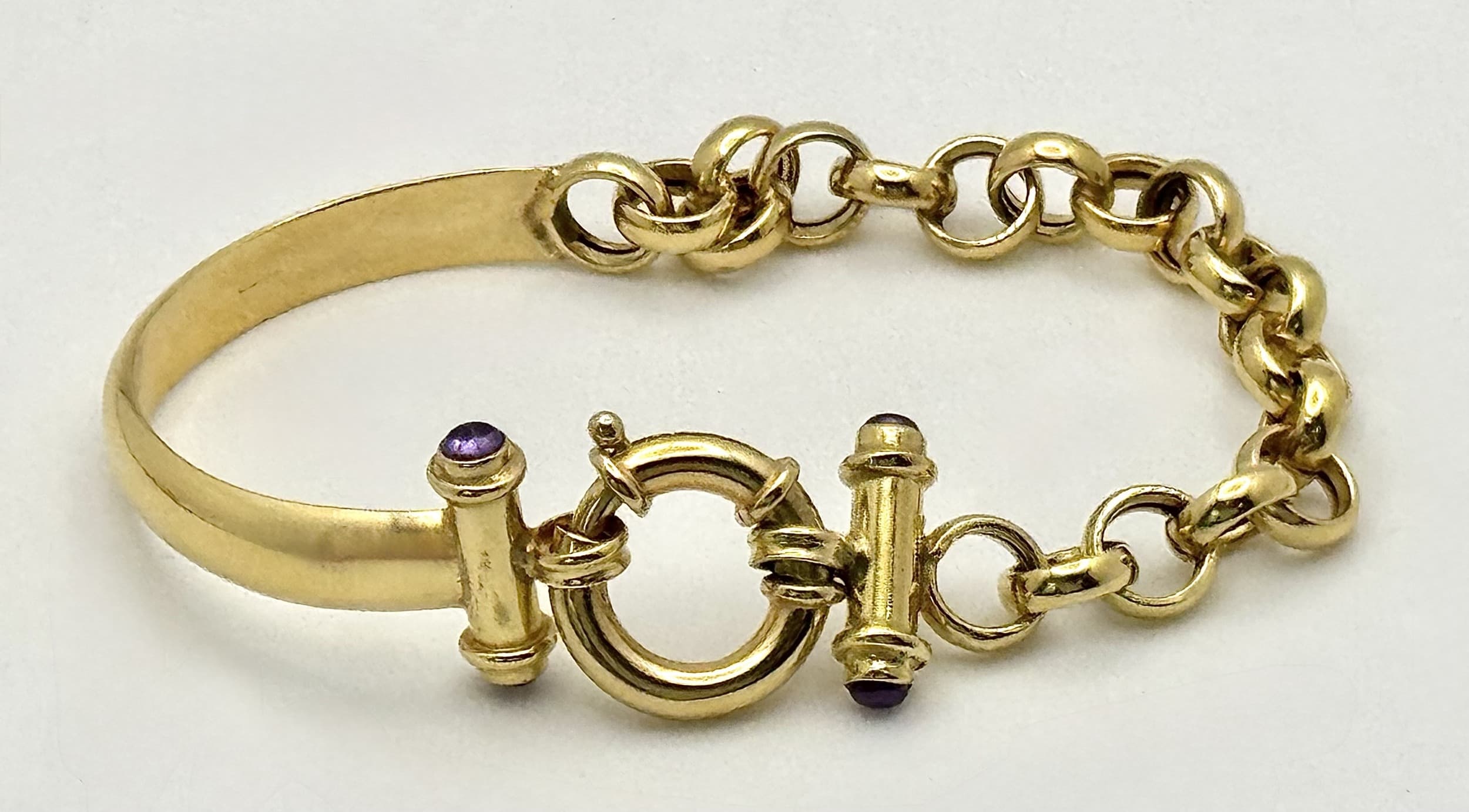 An 18K Yellow Gold Circle Link and Bangle Hybrid Style Bracelet. Amethyst accents. 18cm. 20.5g.