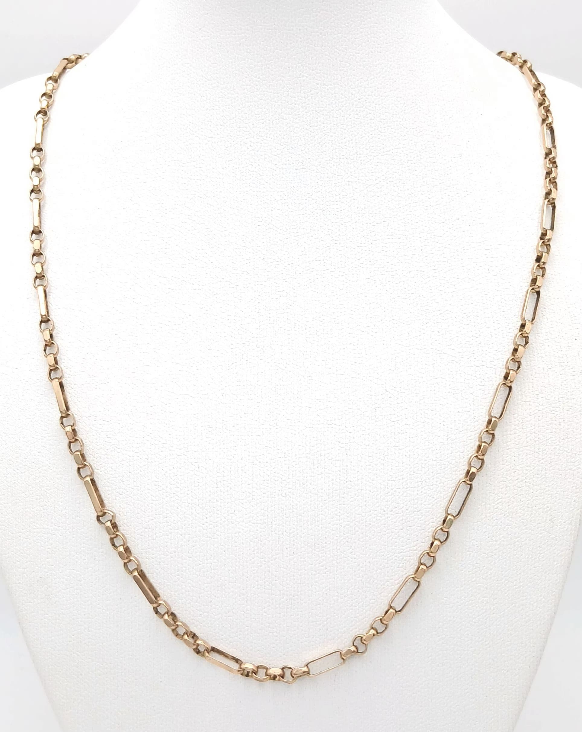 A MAGNIFICENT 9K GOLD "STATION CHAIN" NECKLACE WITH ELONGATED BARS AND CIRCULAR LINKS . 10.8gms 60cms