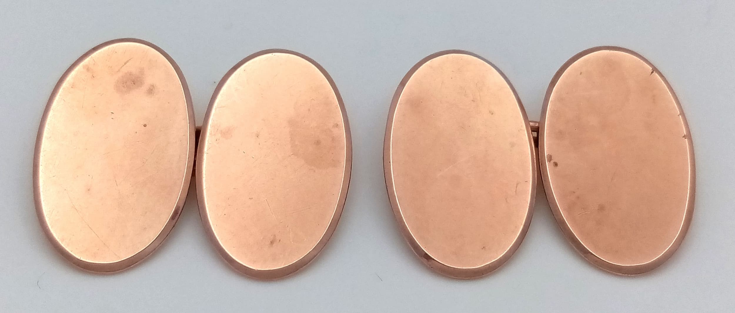 A PAIR OF CHAIN LINKED 9K ROSE GOLD CUFFLINKS . 5.7gms