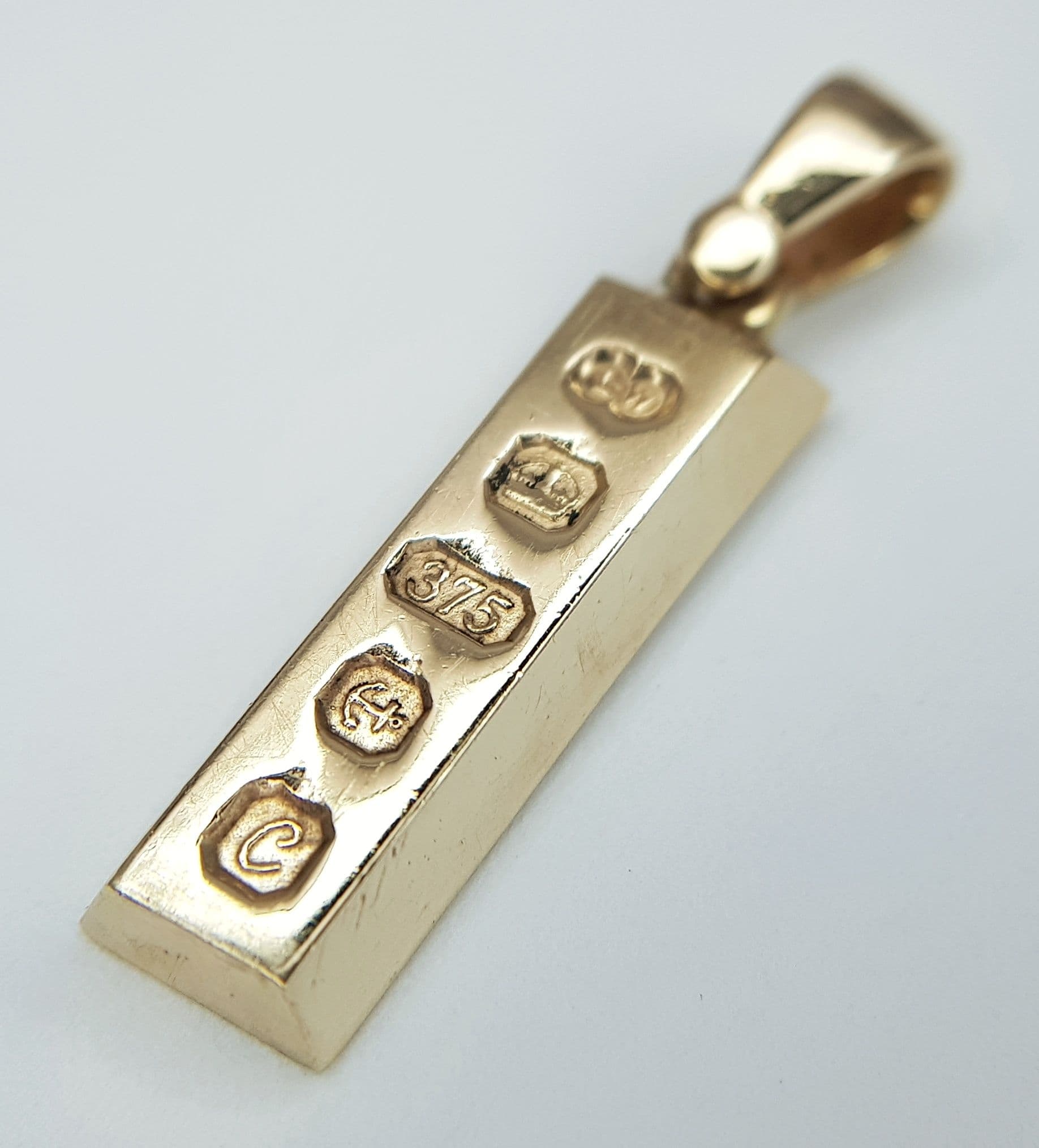 A 9K Yellow Gold, Vintage, Ingot Pendant. Fully Hallmarked To The Front. 4G. Hallmarked Birmingham, 1977. Sc 3026
