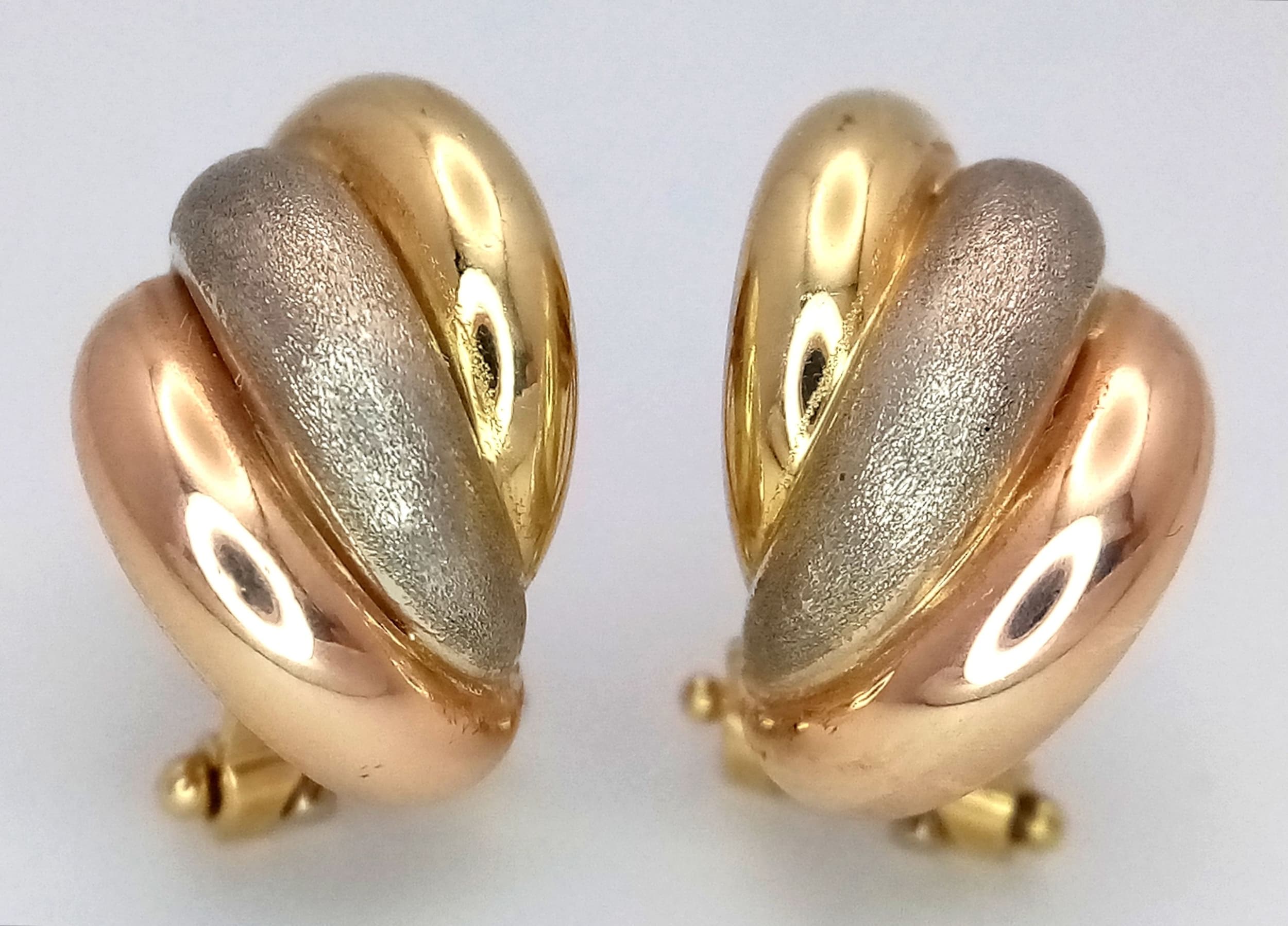 A PAIR OF 18K GOLD EARRINGS HAVING THE 3 DIFFERENT COLOURED GOLD AND THE WHITE GOLD HAVING A FROSTED EFFECT . 4.8gms