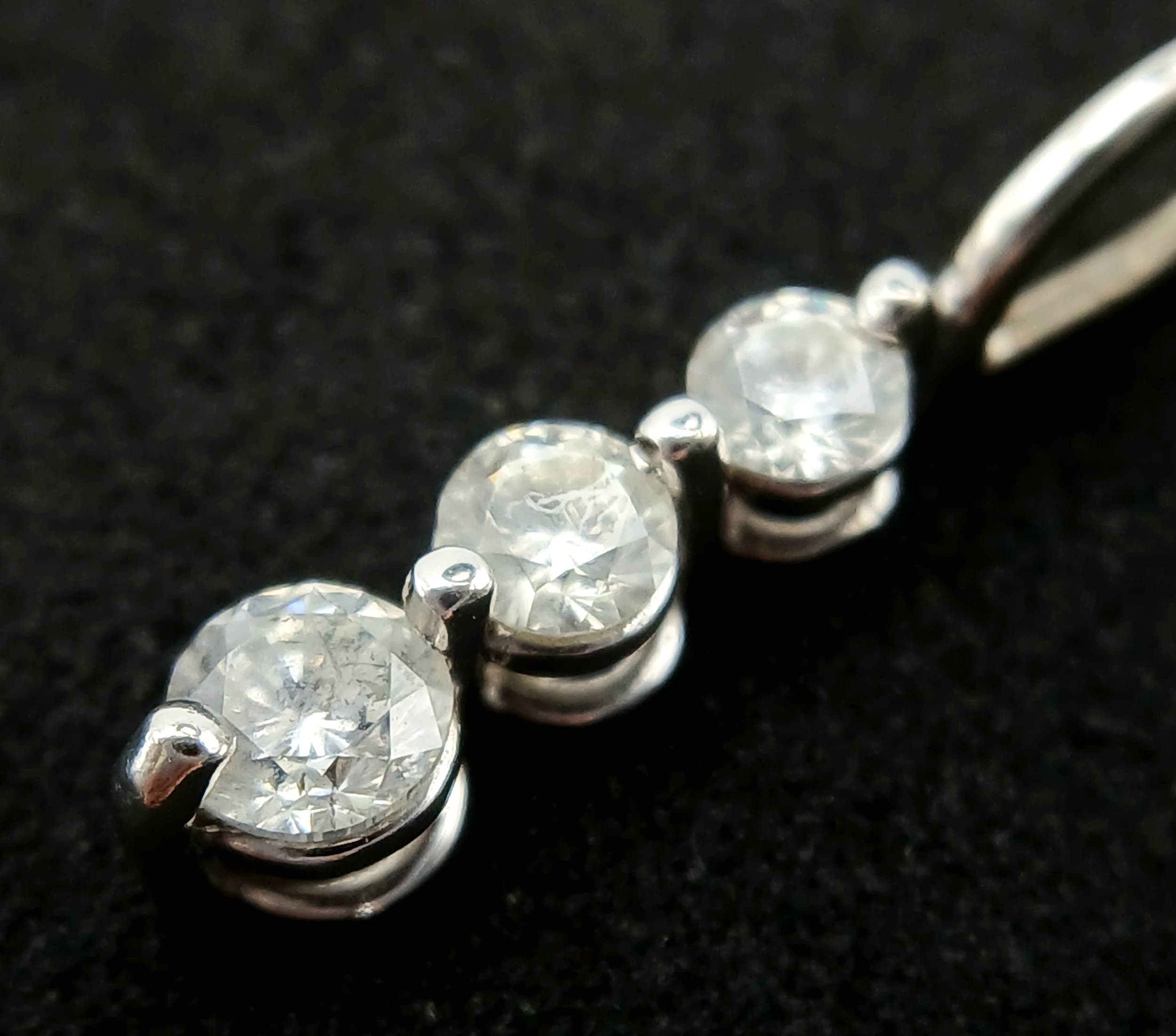 A 14K White Gold, Diamond Set Drop Pendant. 0.80Ctw. 1.1G. Sc 3058