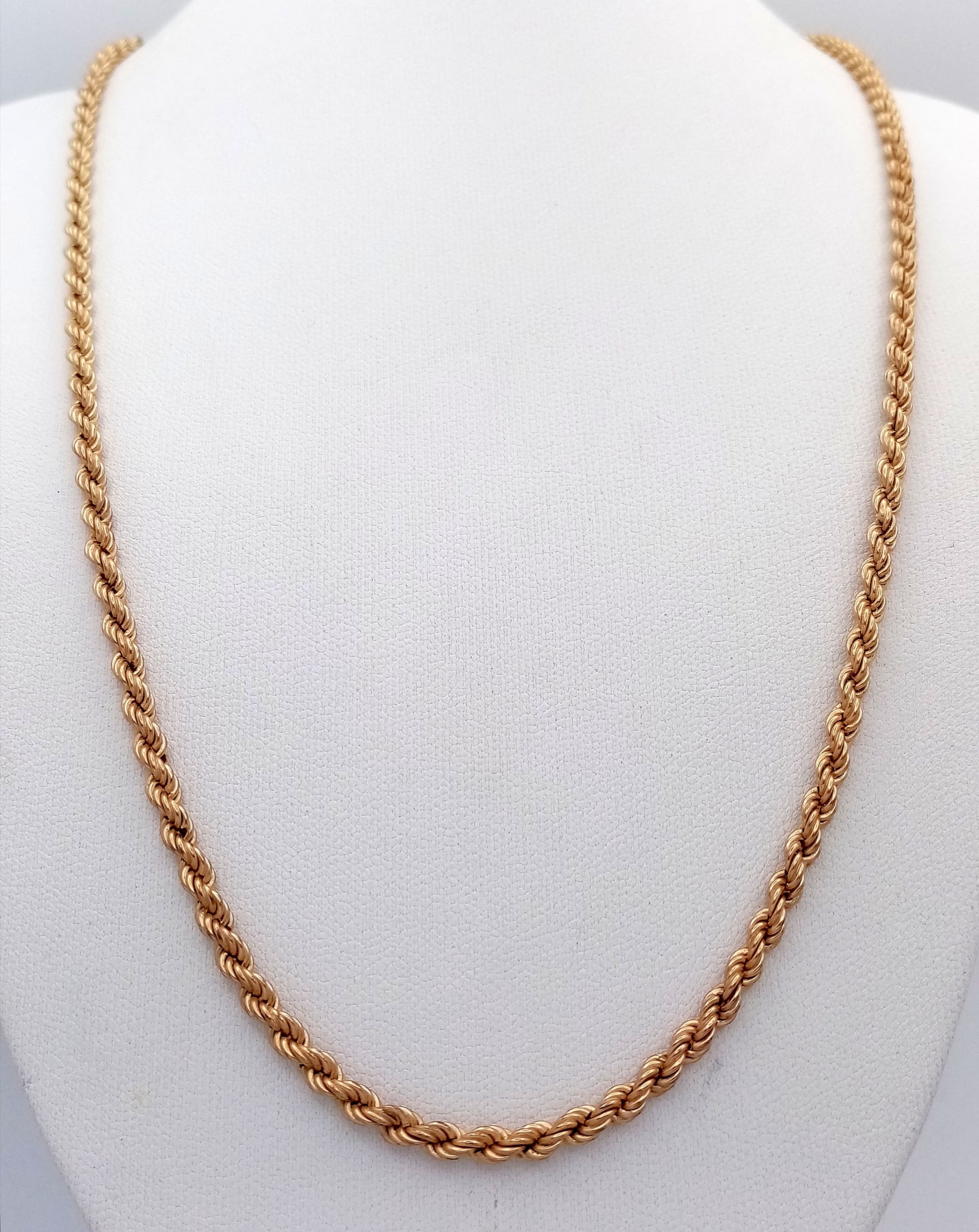 Classic 9 CARAT GOLD ROPE NECKLACE. Fully hallmarked. 3.2 Grams . 46 cm. Please see pictures.
