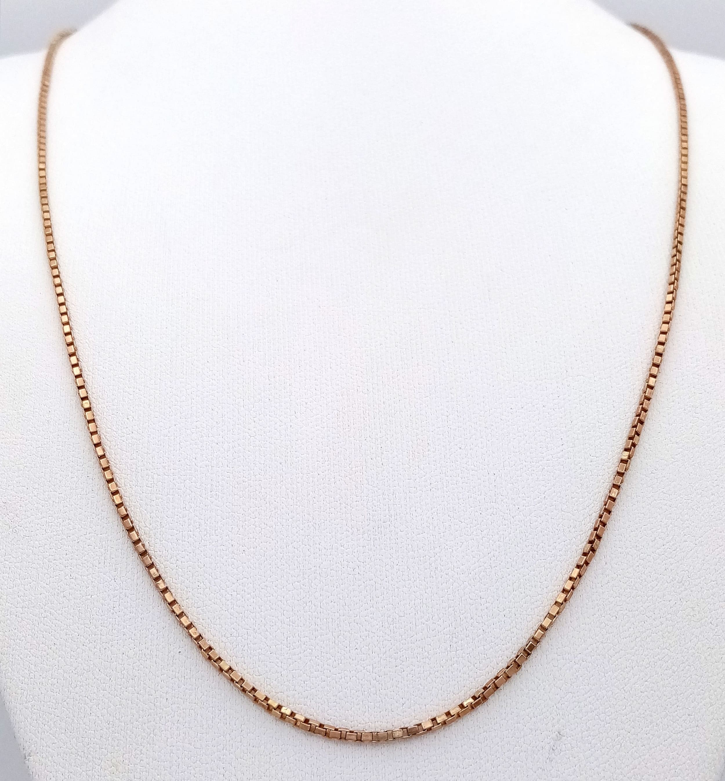 Traditional 9 CARAT GOLD BOX CHAIN NECKLACE. Full UK hallmark. 4.6 Grams. 50 cm (20”). Beautiful Gold Necklace, Please see pictures.