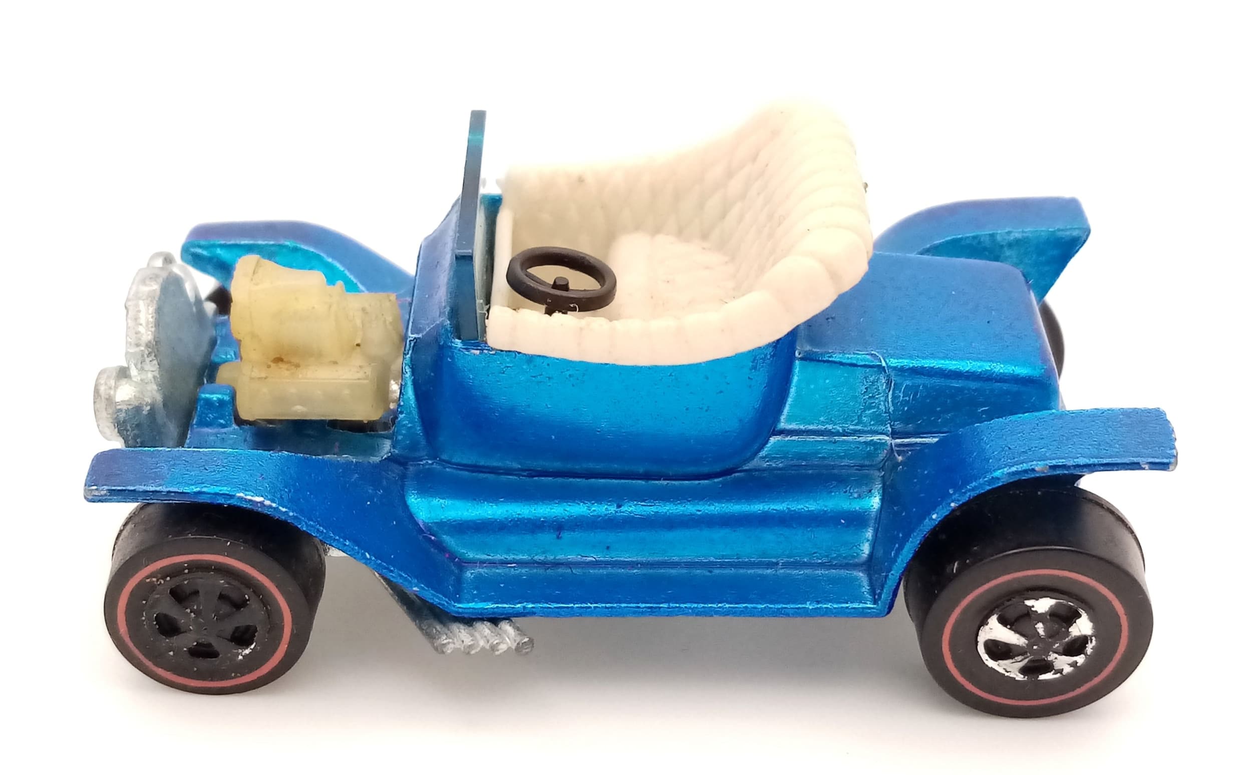 A vintage, 1968 Hotwheels Redline 'Hot Heap'. A Hong Kong issue, one of the first 16 release. In very good condition.
