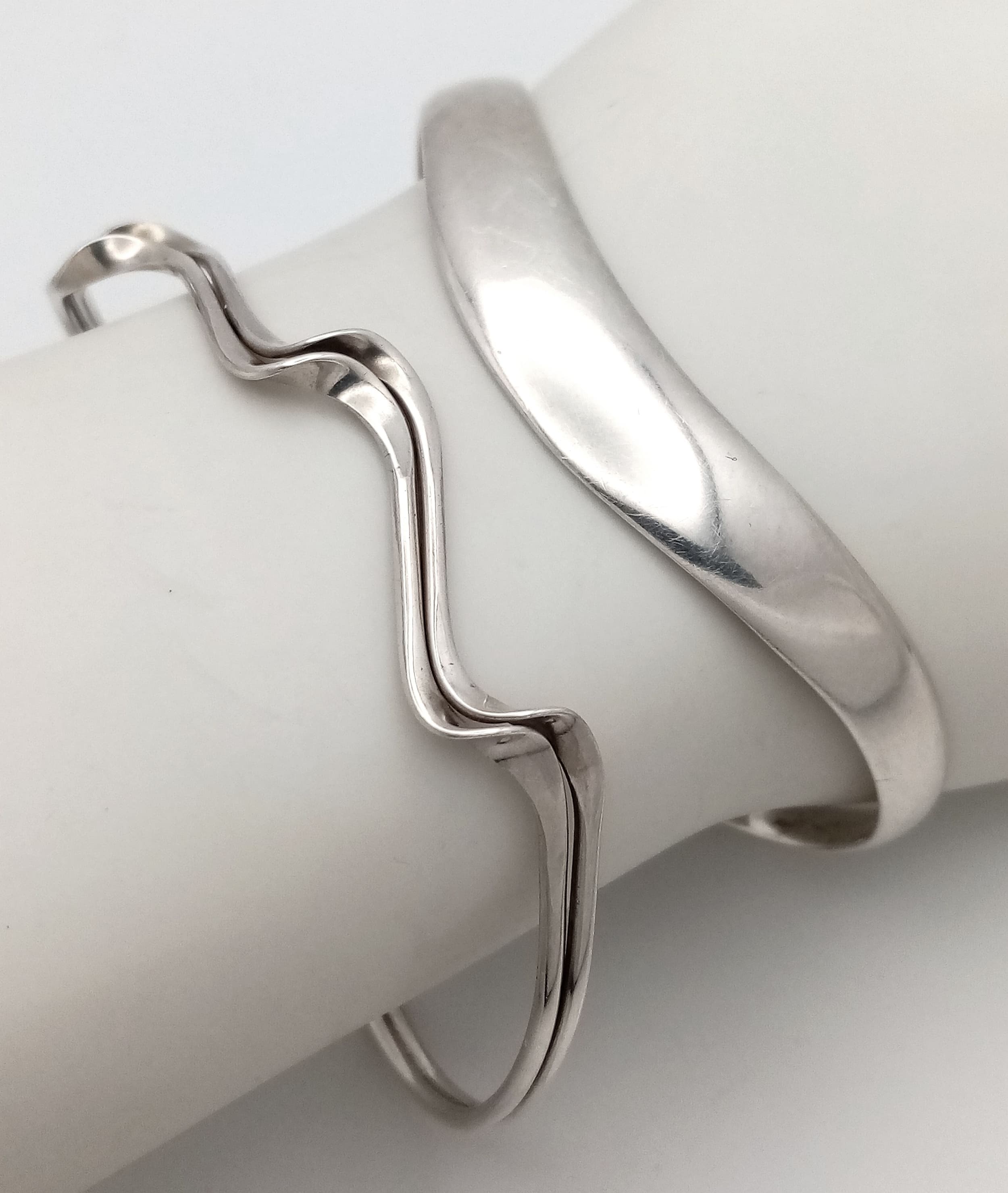 2 x Attractive SILVER ‘WAVE’ CUFF BANGLES. To include fully hallmarked. Excellent condition ,Please see pictures.