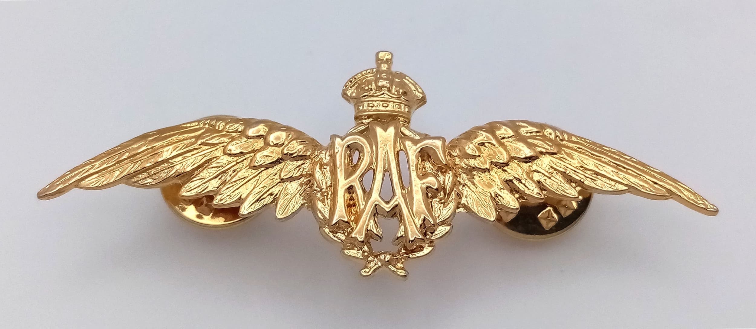 Large Vintage GOLD TONE RAF SWEETHEART BADGE. 6 cm. Excellent condition, please see pictures.