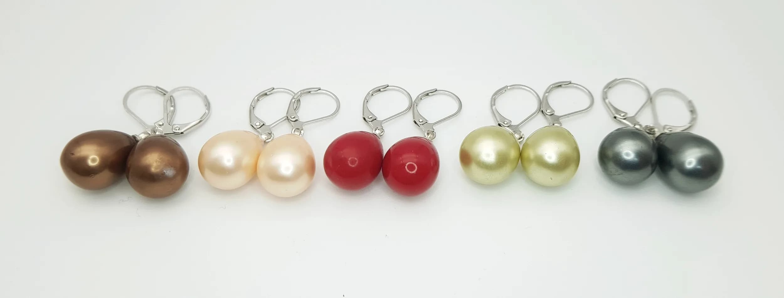 Five Pairs of Different Colour South Sea Pearl Shell Earrings. Pear shaped. Lever-back clasp with a 2cm drop.