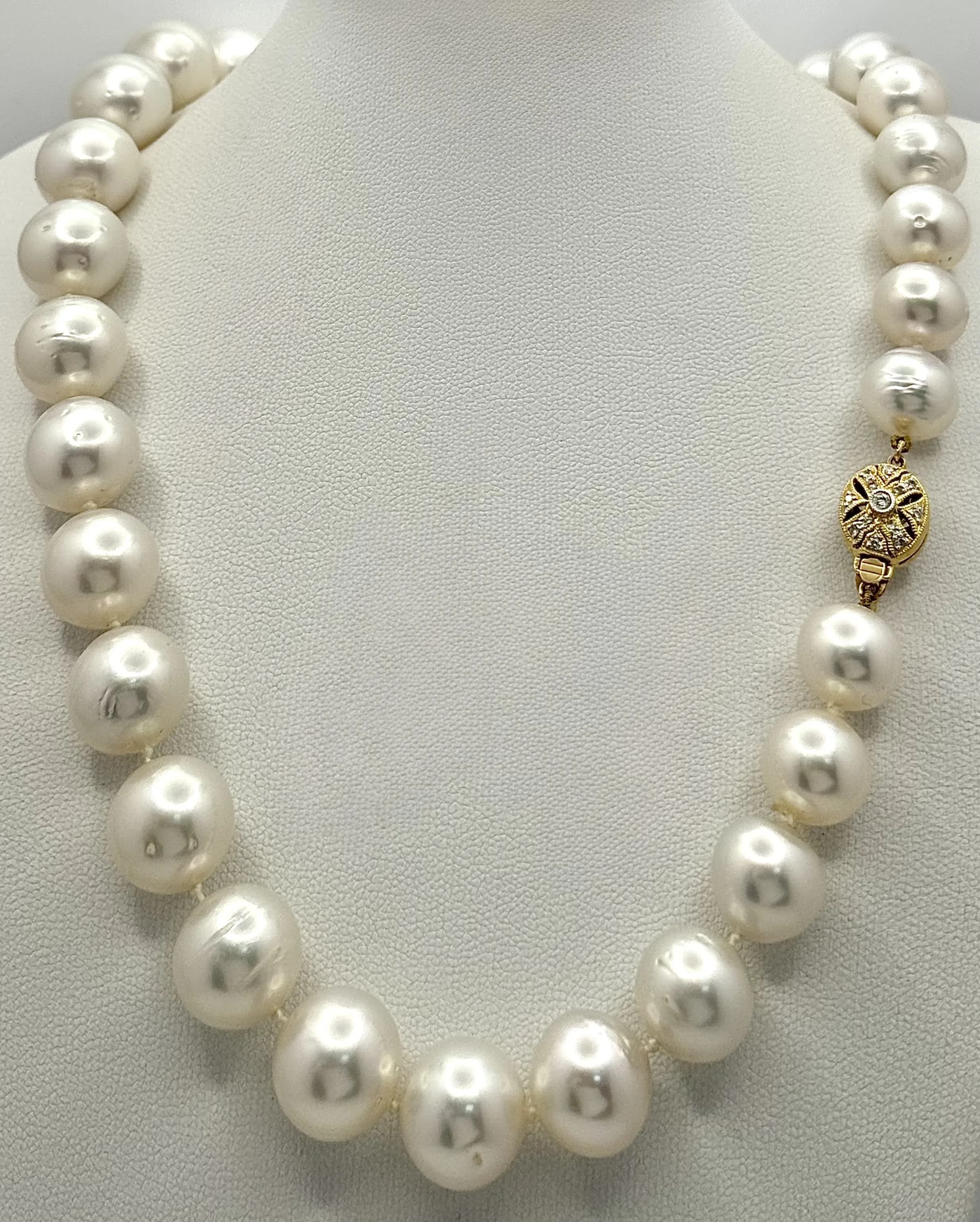 A Gorgeous South Sea Pearl Necklace with a Decorative 18K Gold and Diamond Encrusted Clasp. 12/15mm graduating tier one South sea pearls. 92g total weight. 44cm length. MK01.