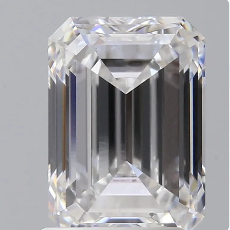 A 2.01Ct Emerald cut Lab-Grown Diamond. Color D, clarity VVS2. IGI certified. Cert no: LG754578609. Measurements: 8.30X5.88X3.99