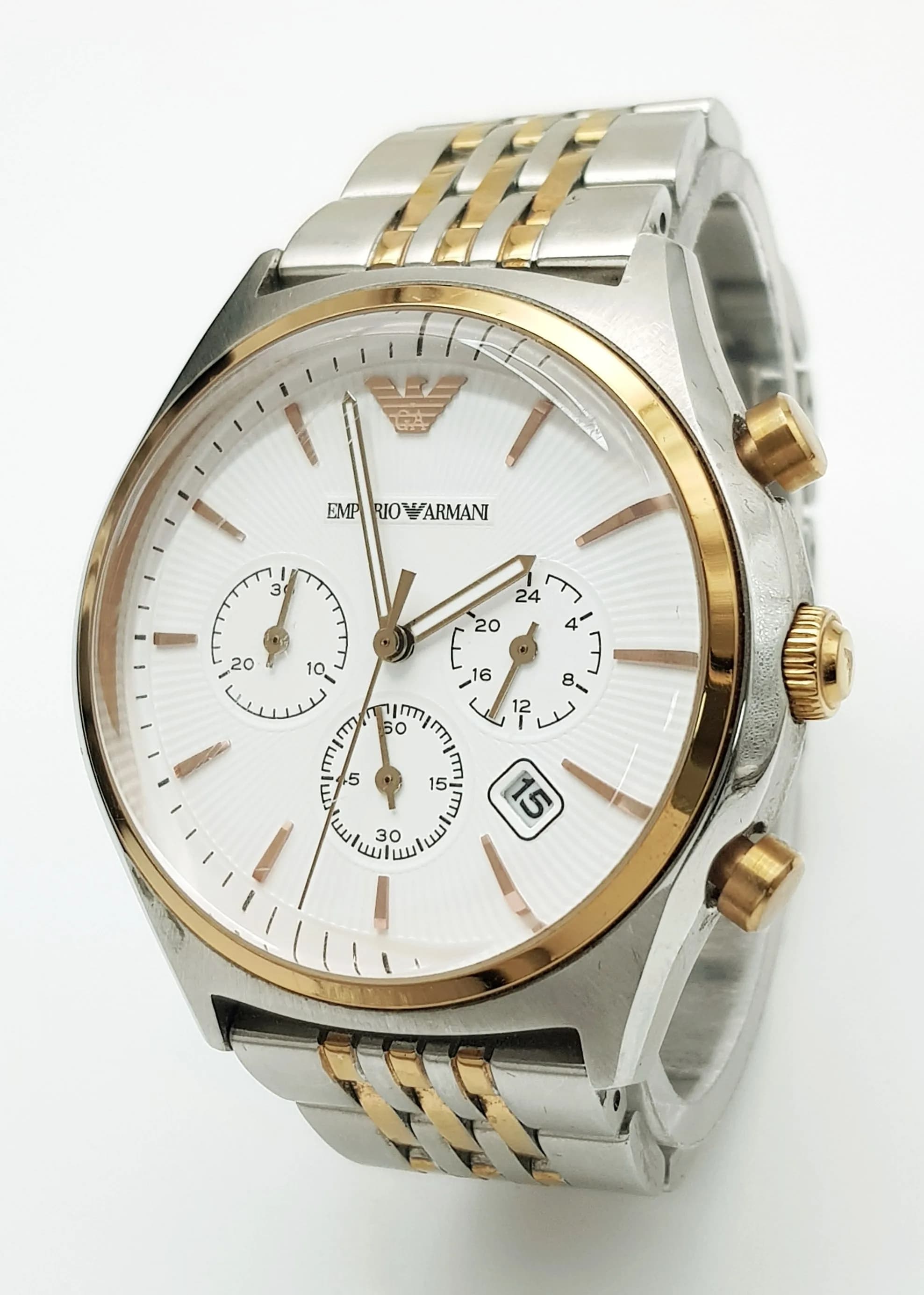 Gentleman’s ARMANI QUARTZ CHRONOGRAPH watch. Complete with original case. Full working order. Condition as new. Please see pictures.