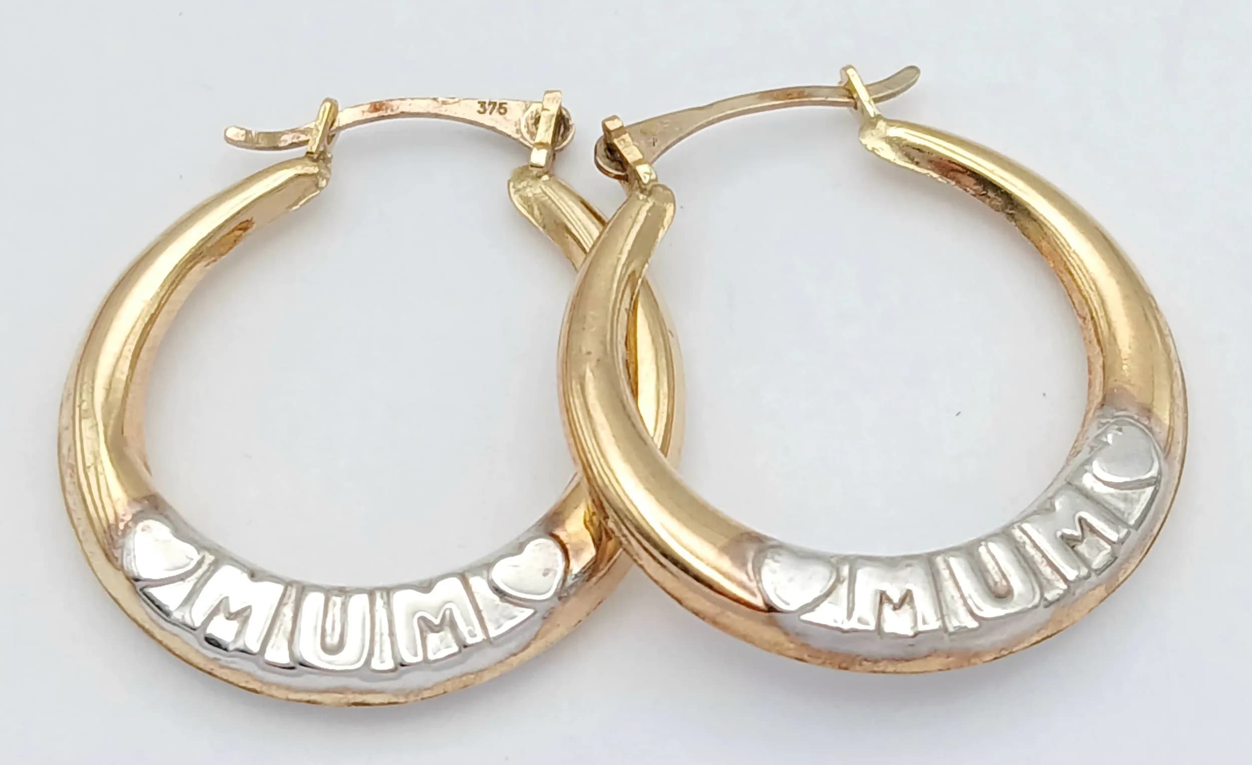 A PAIR OF 9K YELLOW AND WHITE GOLD HOOP EARRINGS . .9gm