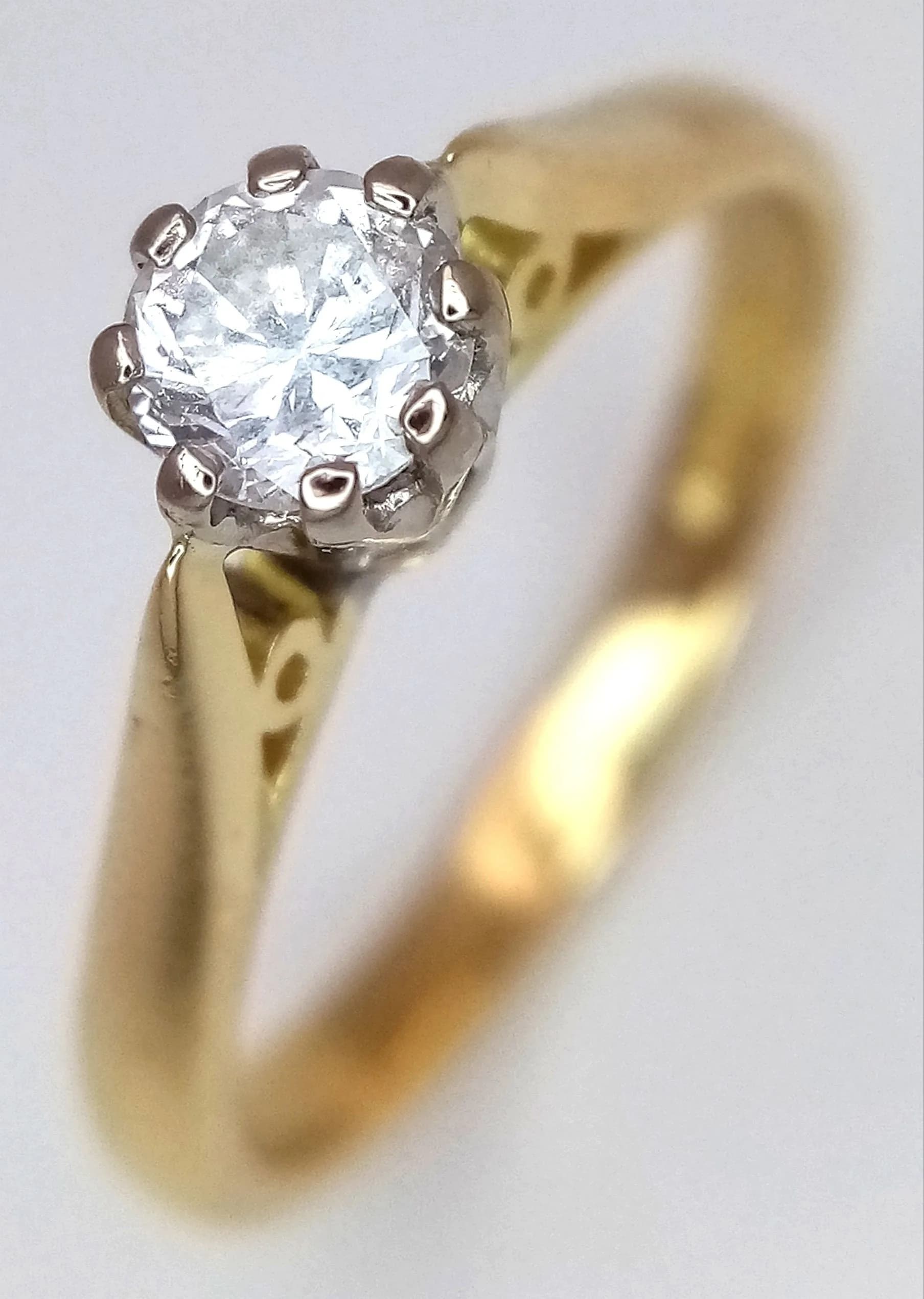 AN 18K YELLOW GOLD, DIAMOND SOLITAIRE RING. ROUND BRILLIANT CUT 0.37CTW. H SI APPROX. 3.3G, SIZE M. A/S NN 2