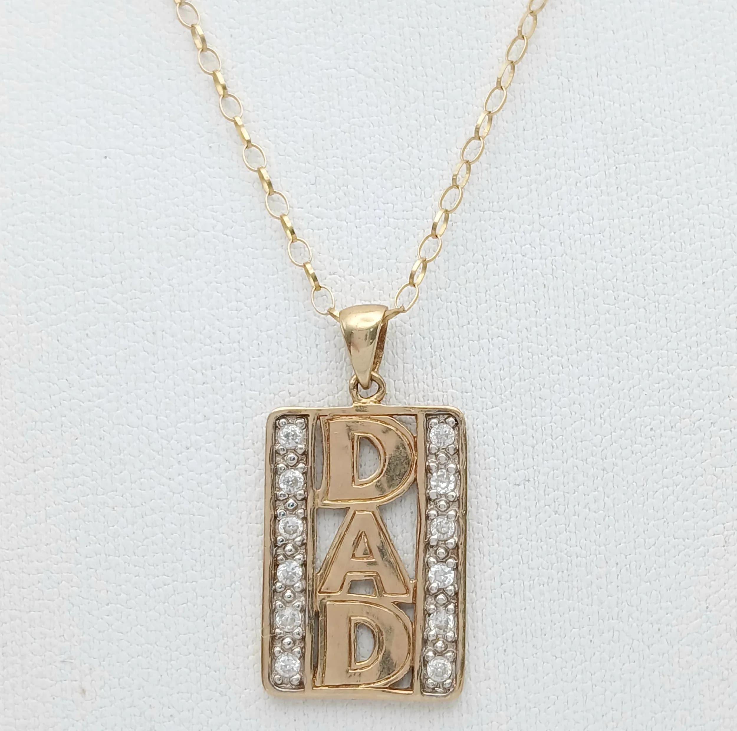 A YELLOW AND WHITE GOLD "DAD" PENDANT ON A 48cms DISAPPEARING NECK CHAIN. 2.6gms