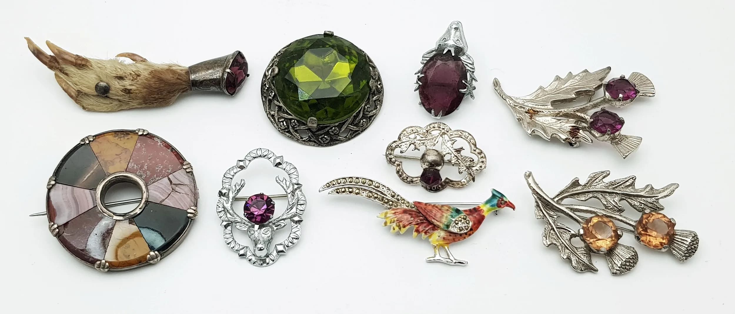 Fabulous SELECTION of Vintage SCOTTISH BROOCHES. To include AGATE af , SILVER with AMETHYST,GROUSE, JEWELLED, DIOPSIDE, THISTLE, etc,etc.