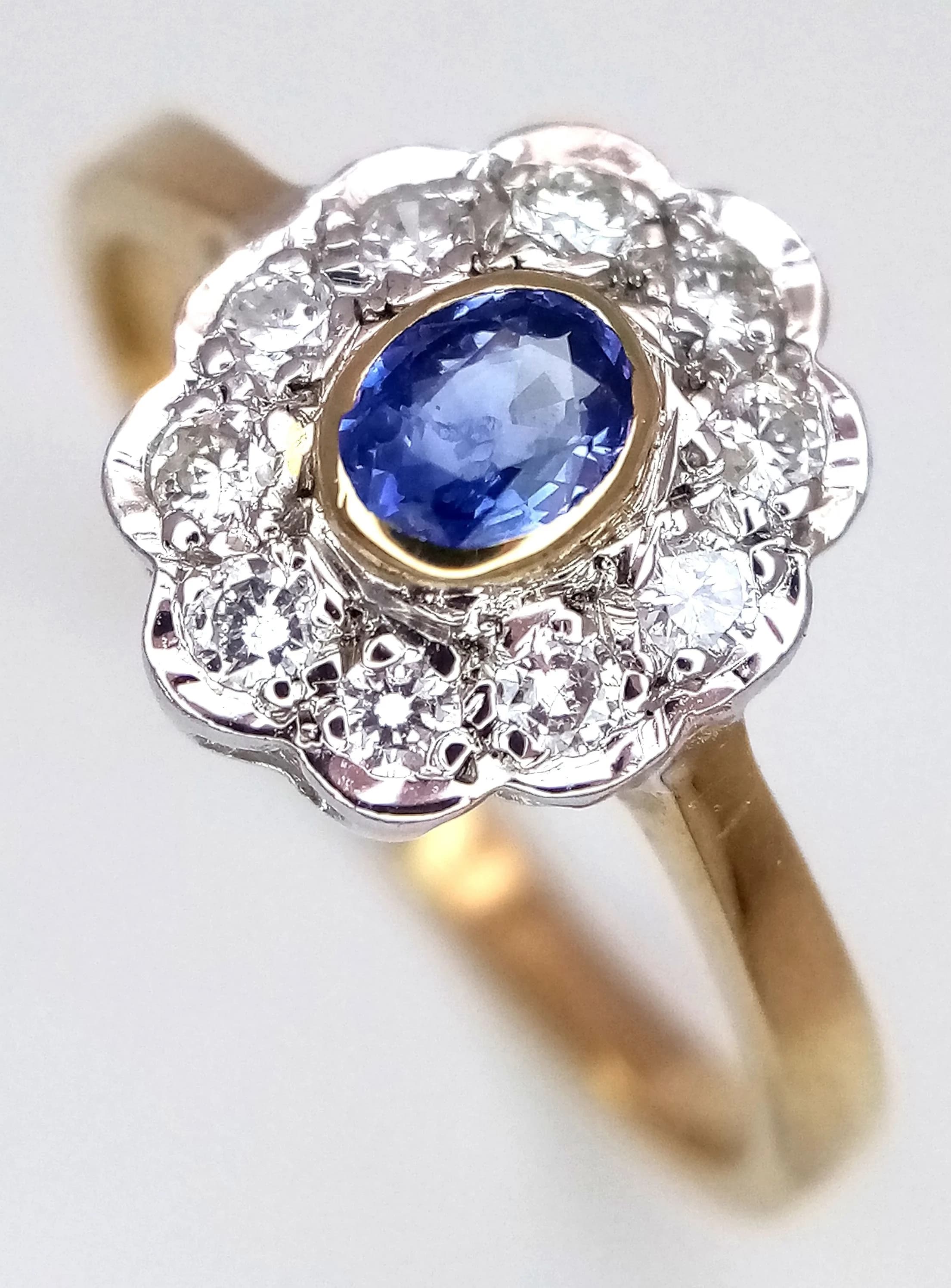 A 9K YELLOW GOLD, DIAMOND AND SAPPHIRE, DAISY CLUSTER RING. 2.2G, SIZE N. SSPA 5011