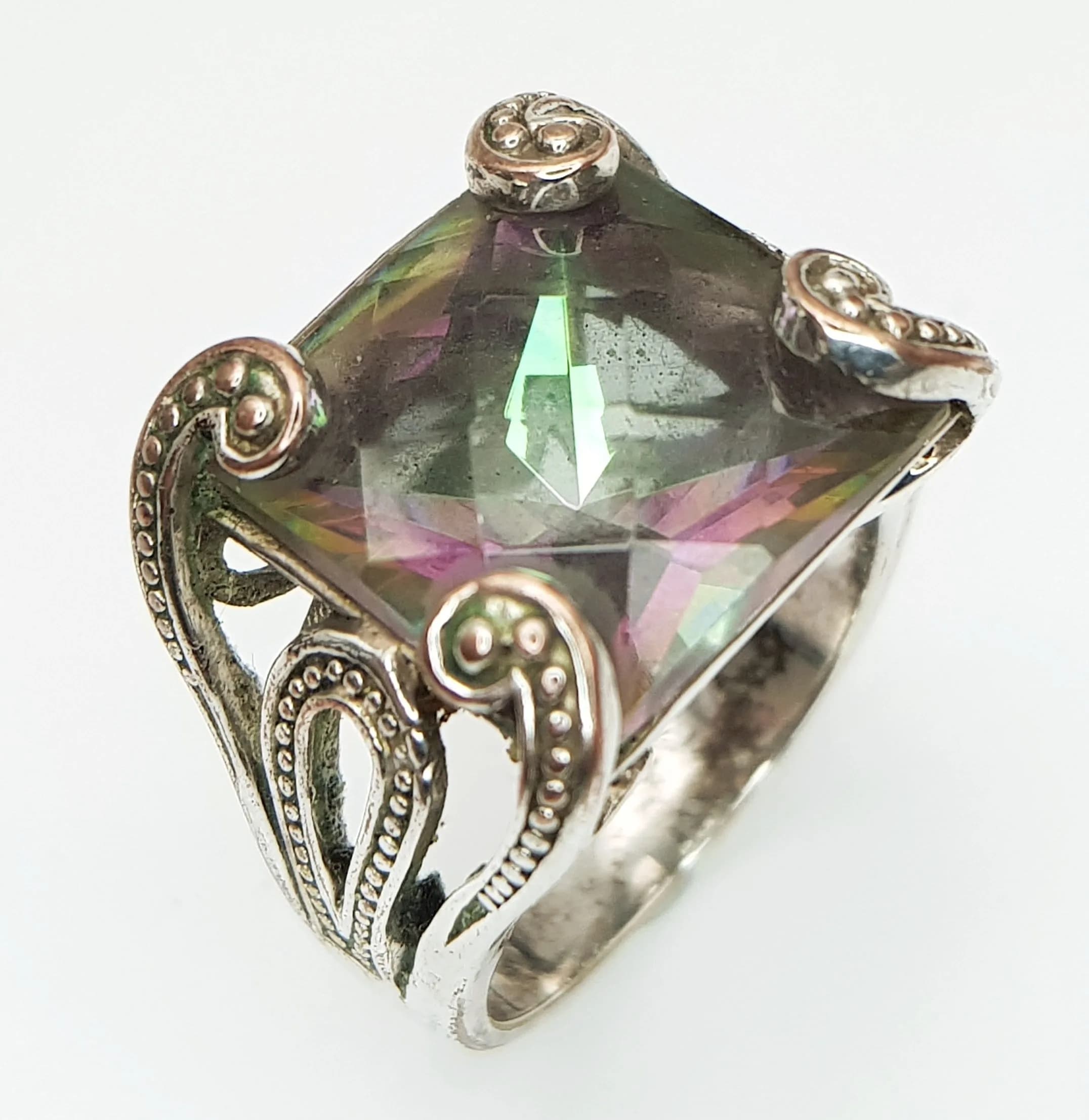 Stunning Vintage SILVER RING with Large Faceted MYSTIC TOPAZ. Size Q 1/2 - R.
