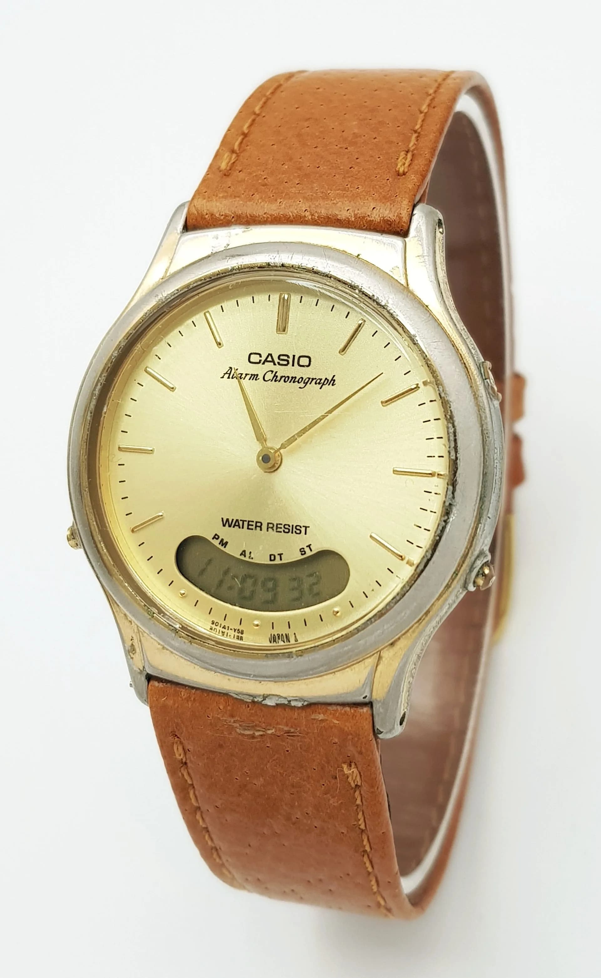 Vintage CASIO ‘ALARM CHRONOGRAPH’ watch. Full working order. Some Signs of wear. Please see pictures.