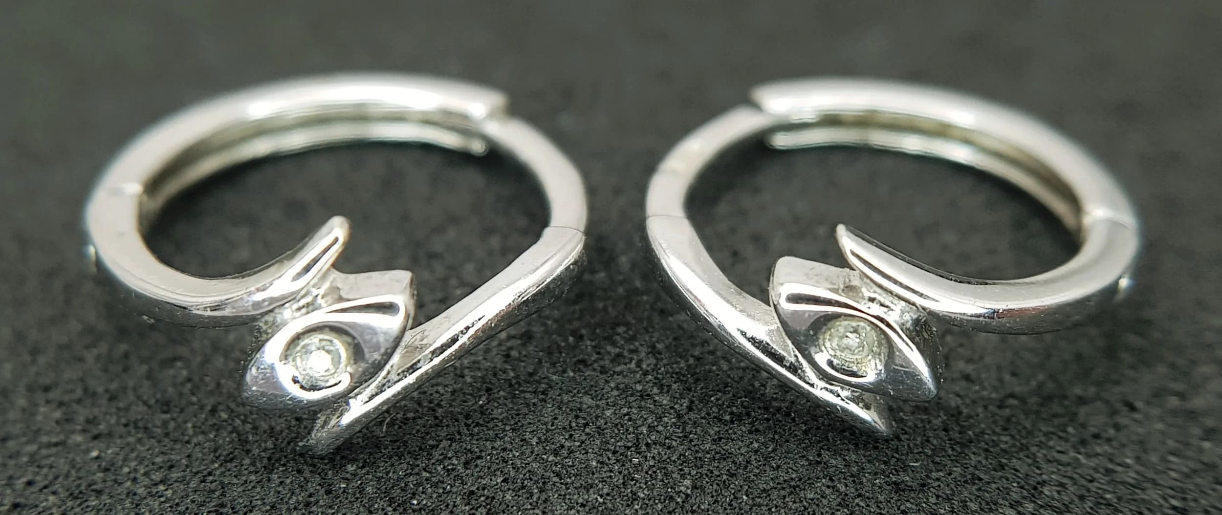 Traditional Dainty Pair of 9 CARAT WHITE GOLD ‘HOOP EARRINGS’ 1.0 Grams.Approx 1.0 cm Diameter. Please see pictures.