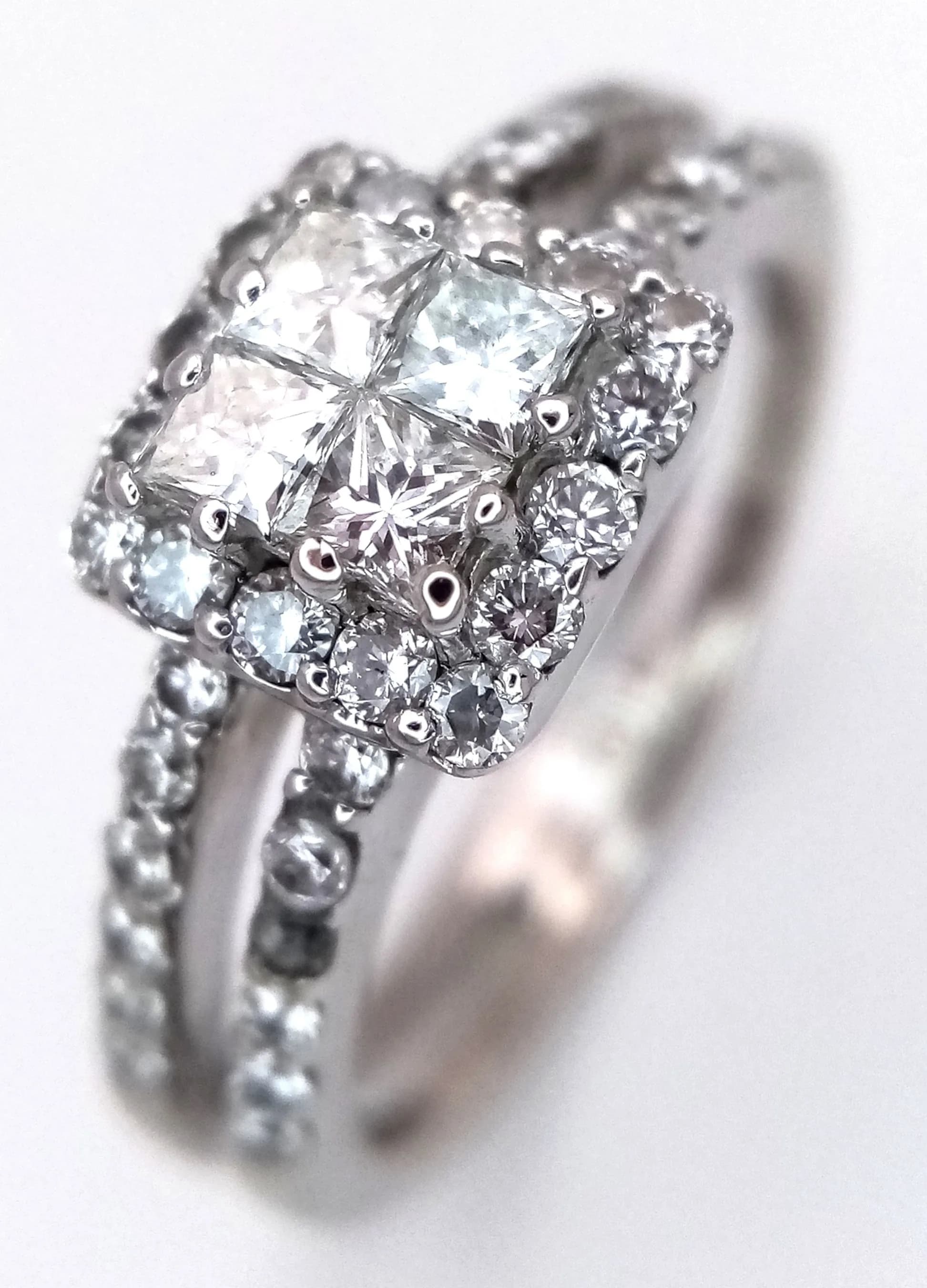 AN 18K WHITE GOLD, DIAMOND SET, SPLIT SHANK RING. ONE STONE MISSING. 1.00CTW. APPROX H COLOUR, SI CLARITY. 5.2G, SIZE M. SC 5114
