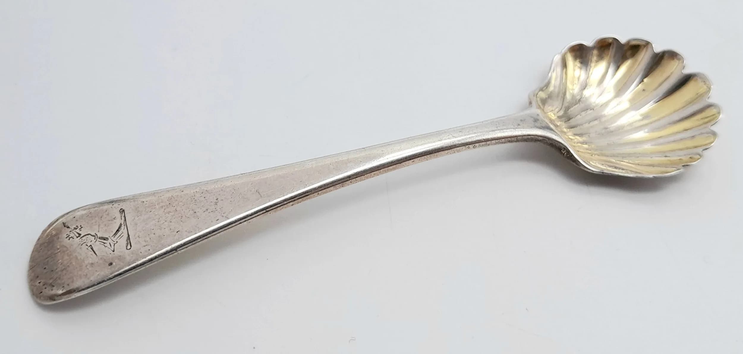 Antique GEORGIAN SILVER SALT SPOON. RARE SHELL DESIGN BOWL. Full hallmark for 1813. Approx 9.5 cm. Excellent condition, please see pictures.