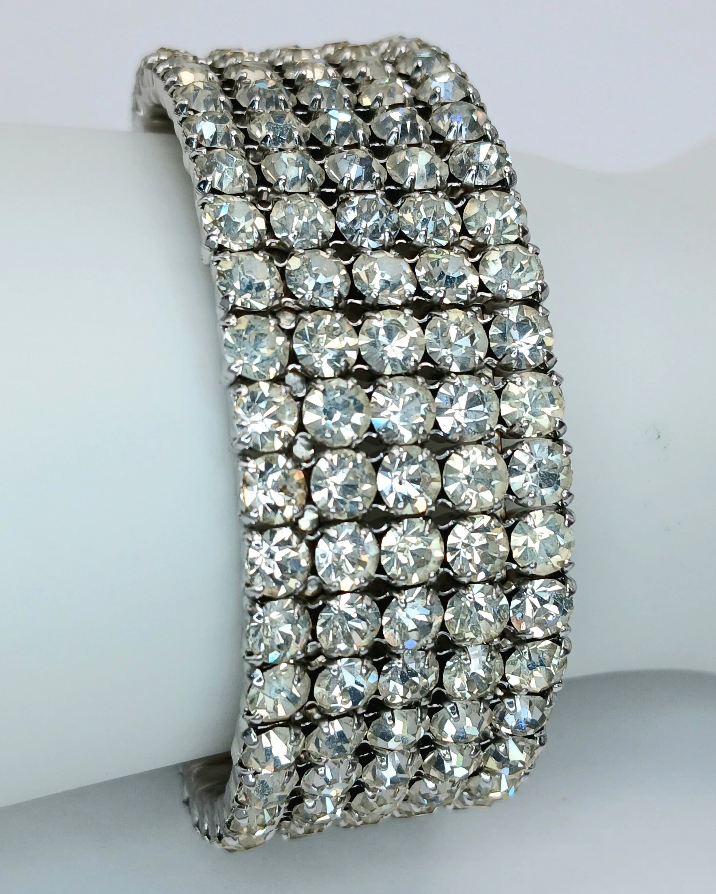 A DIAMONTE CUFF BANGLE (ONE SIZE) 24.8gms