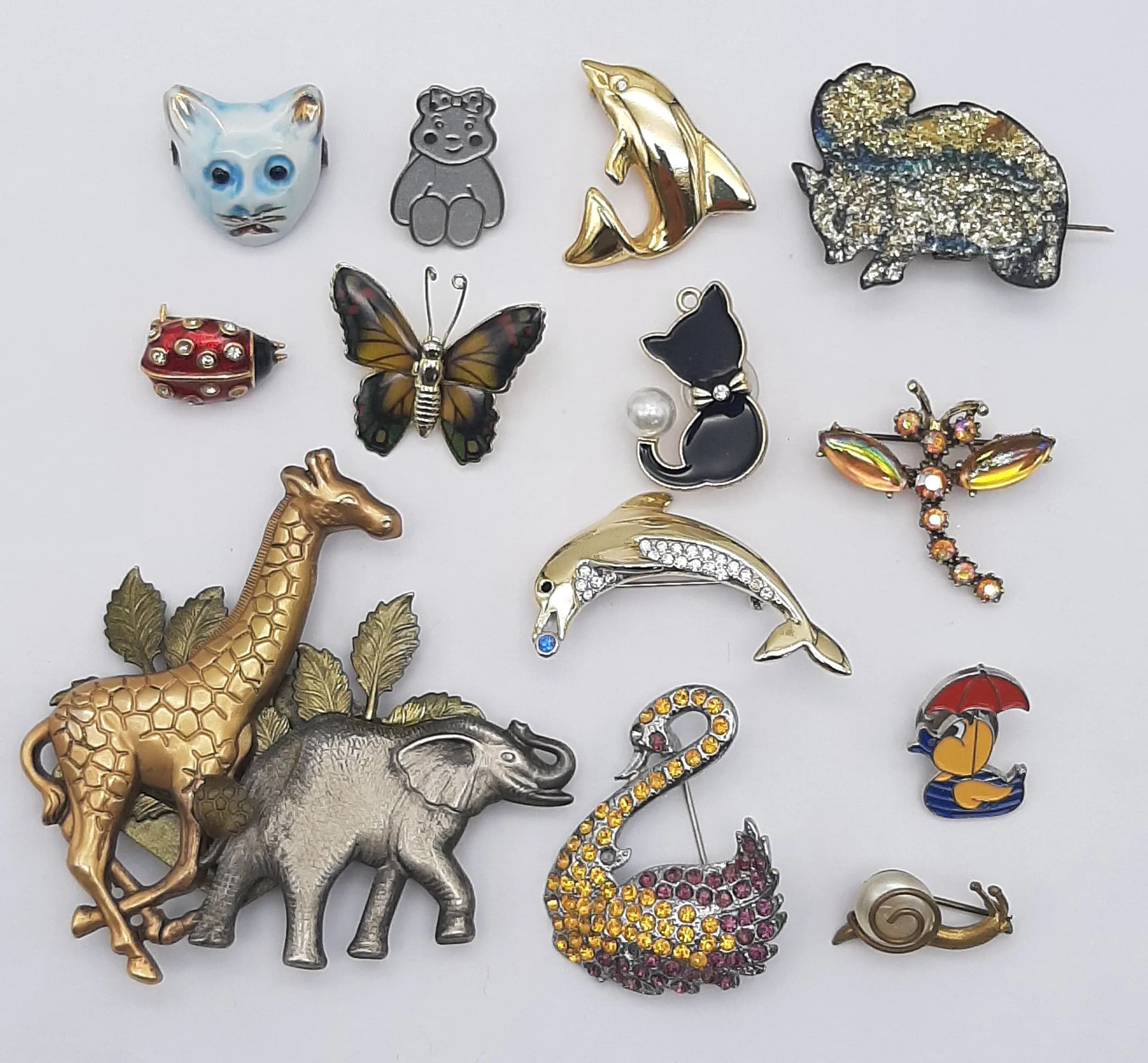 Nice selection of Vintage ANIMAL BROOCHES. Please see pictures.