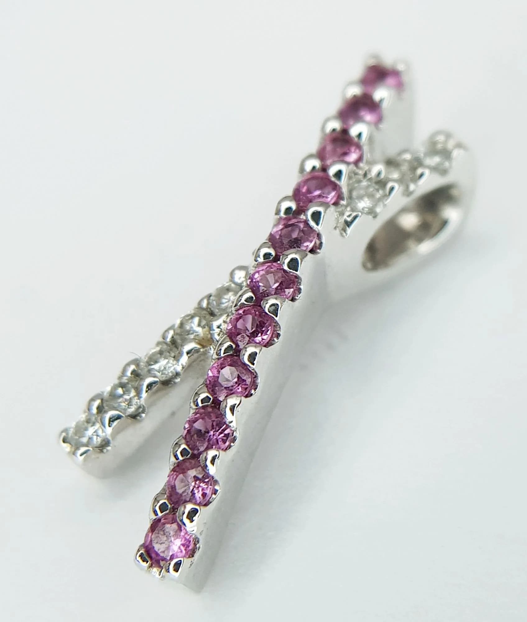 A 9K WHITE GOLD, DIAMOND AND PINK SAPPHIRE SET, CROSSOVER DESIGN, DROP PENDANT. 1.2G. A/S RED 4