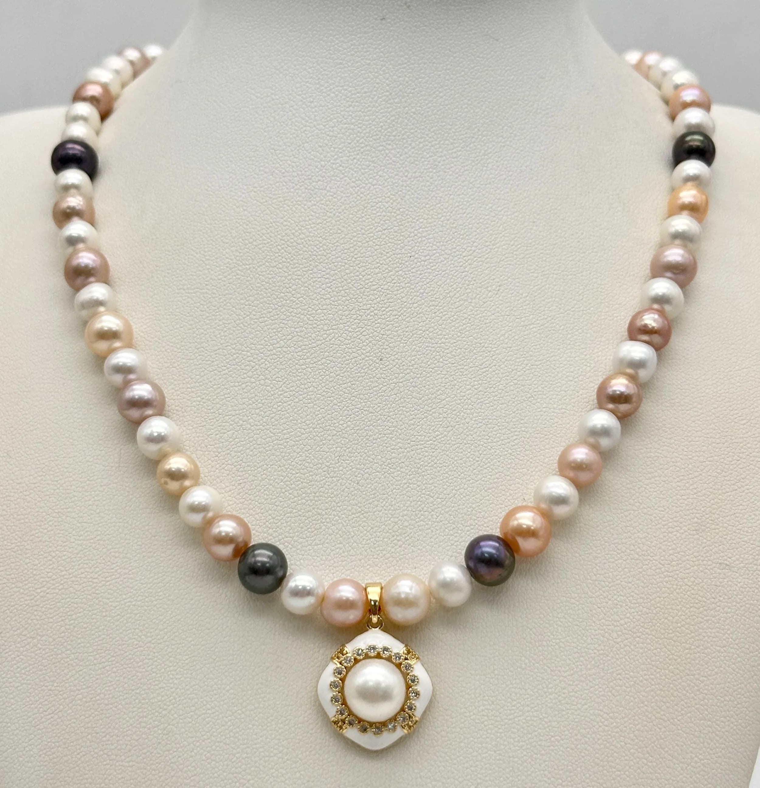 A pretty Multicolour Freshwater Pearl Necklace with Enamel and Stone Set Pendant. Approx 42cm in length, strung with multicolour freshwater pearls. The necklace features an enamel and white stone set pendant with a central pearl. Please see photos for details.