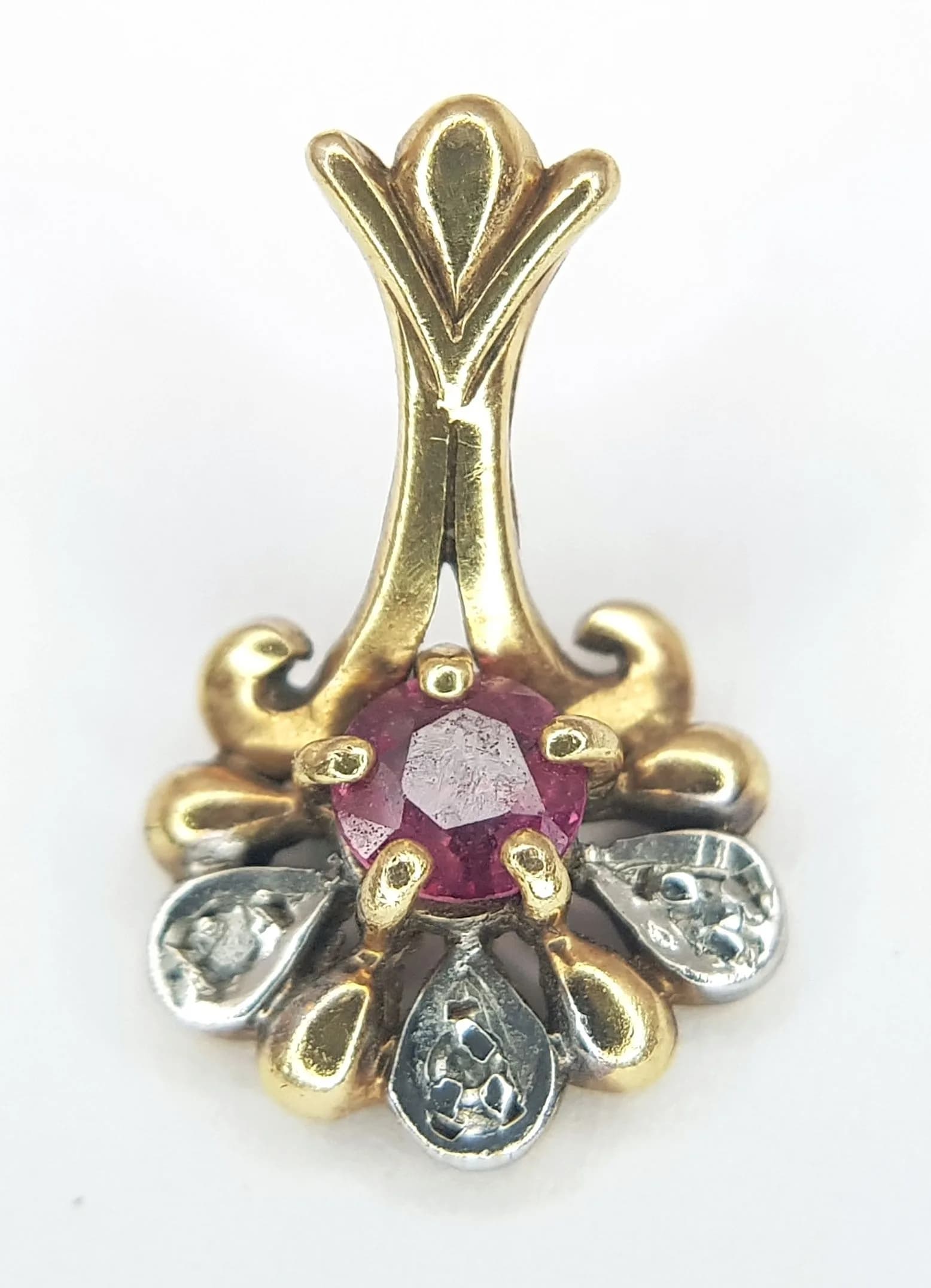 A 9K Yellow Gold Ruby and Diamond Pendant. 15mm. 0.75g total weight.