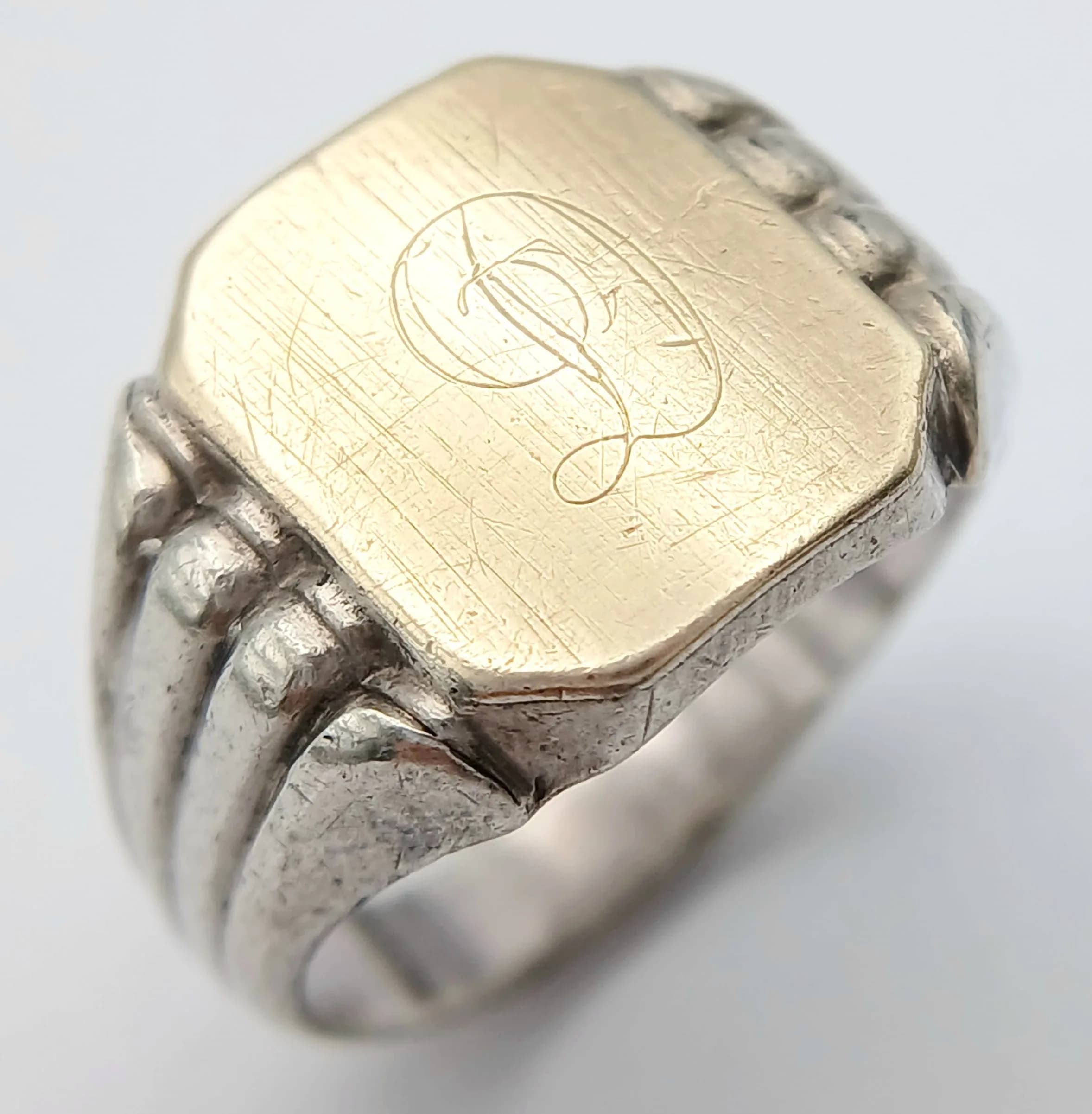 A STERLING SILVER AND 10K YELLOW GOLD, SIGNET RING. 6.7G, SIZE N. TREV SIL 5005