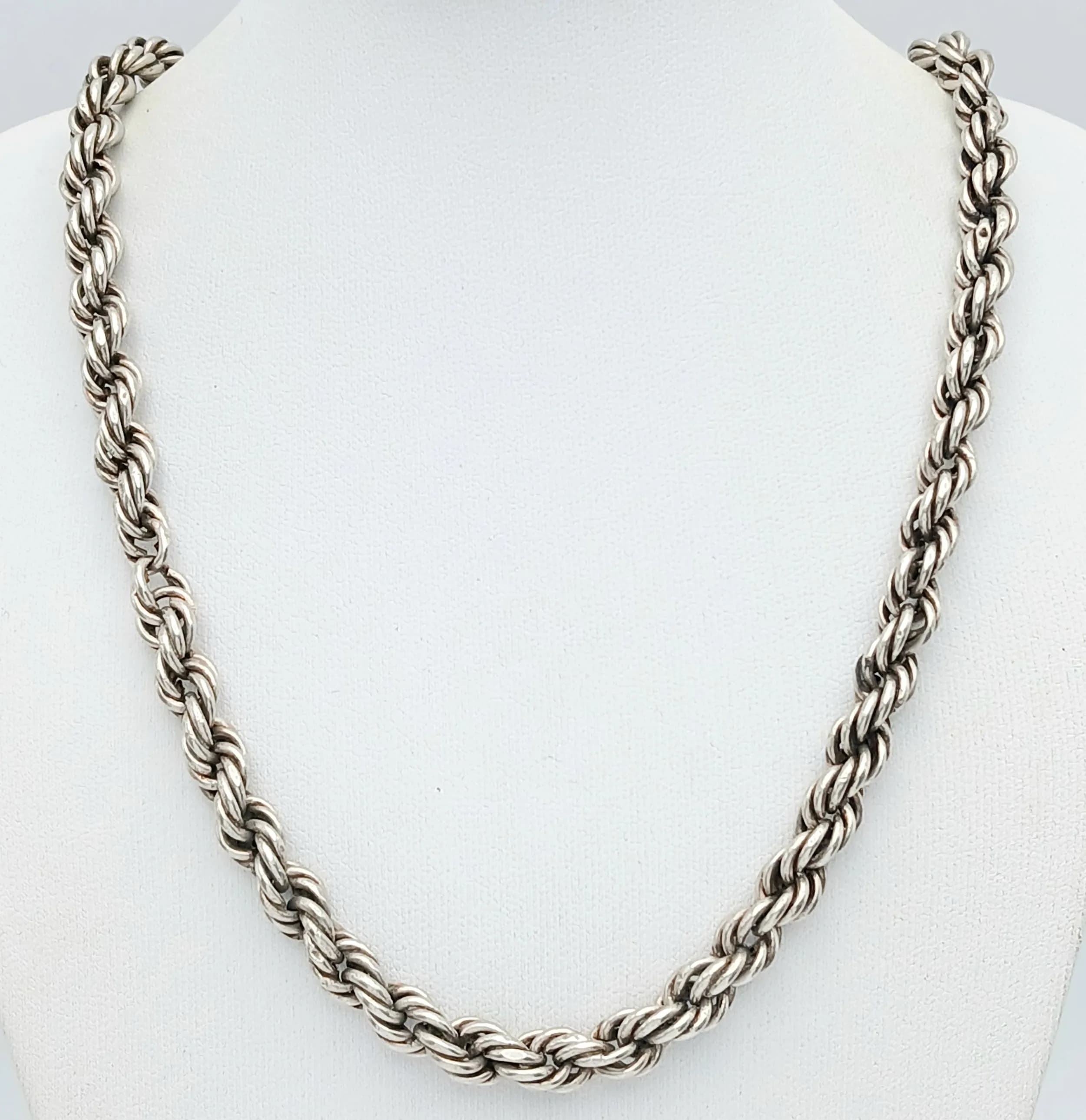 A Vintage Silver Rope Link Necklace. Featuring a double rope twist chain with barrel clasp fastening. Approx 45cm length. Gross weight 19.09 grams.