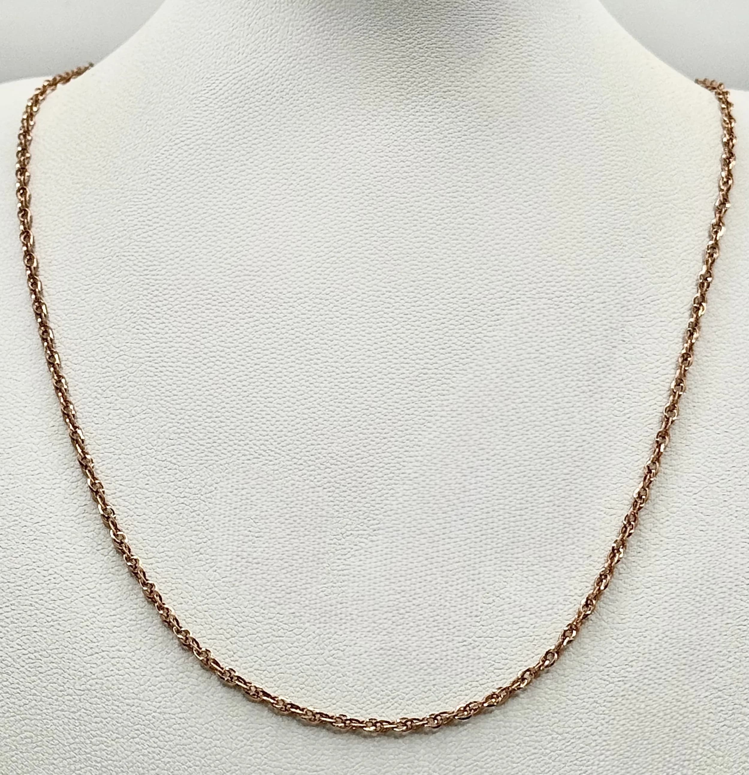 A 9K Rose Gold Double Link Chain Necklace. 51cm in Length. Total Weight 2.11 Grams.