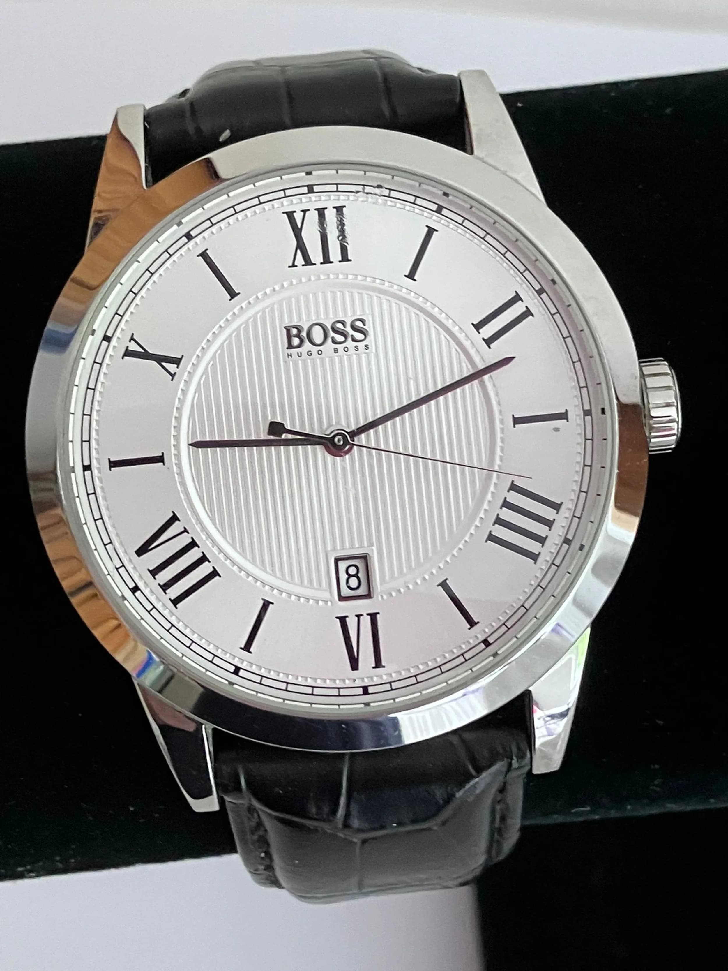 Gentleman’s HUGO BOSS QUARTZ WRISTWATCH. Finished in stainless steel . Large Face. (45 cm Including Crown ) Black leather strap. Condition as new. Full working order. Please see pictures.
