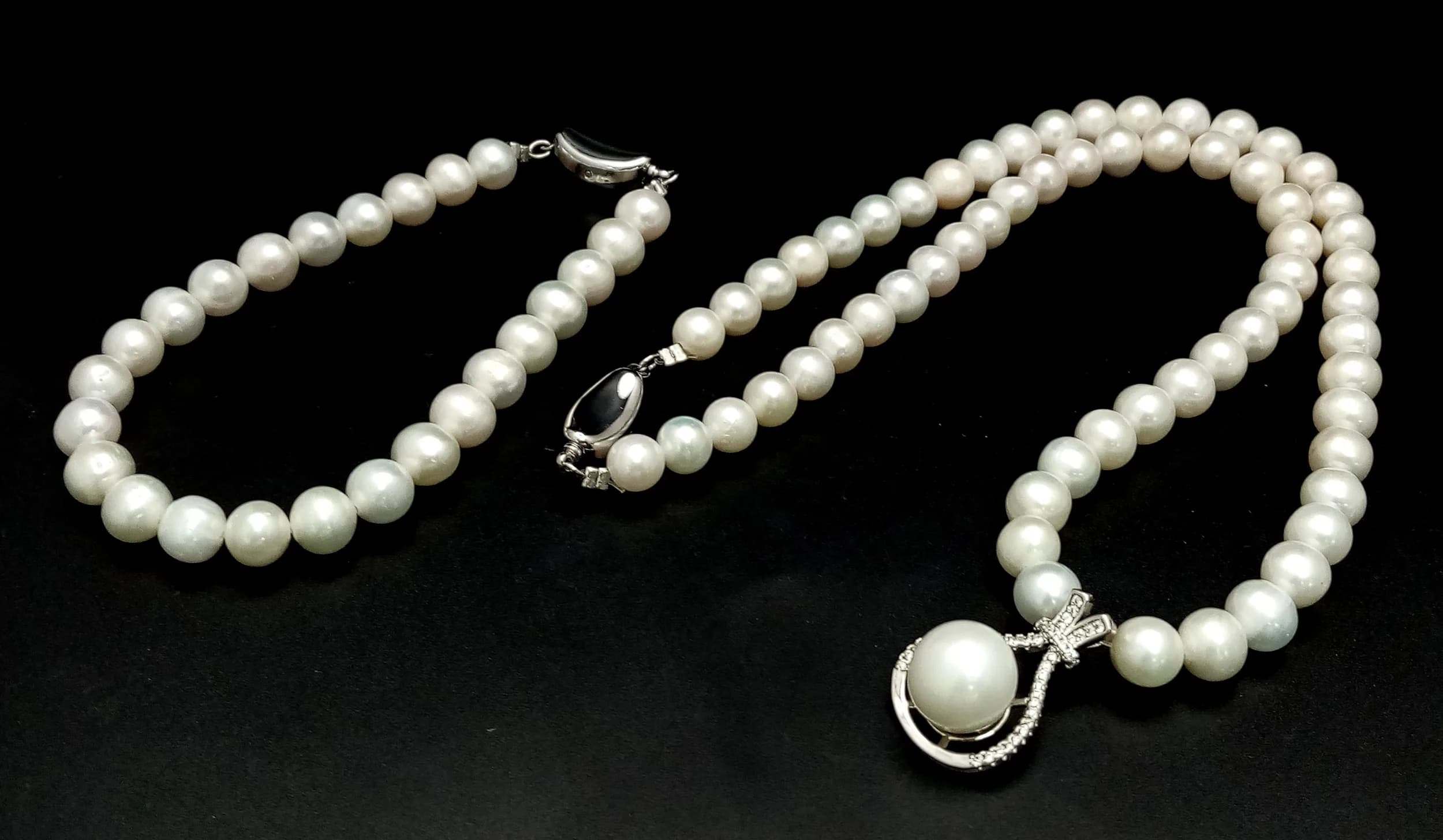 A Freshwater Pearl Necklace and Bracelet Set with Pearl Pendant. The Necklace measures approx 45cm in length and is strung with cream freshwater pearls. Pendant set with a pearl drop and clear stone detail. The matching Bracelet measures approx 19.5cm in length. Please see photos for details.