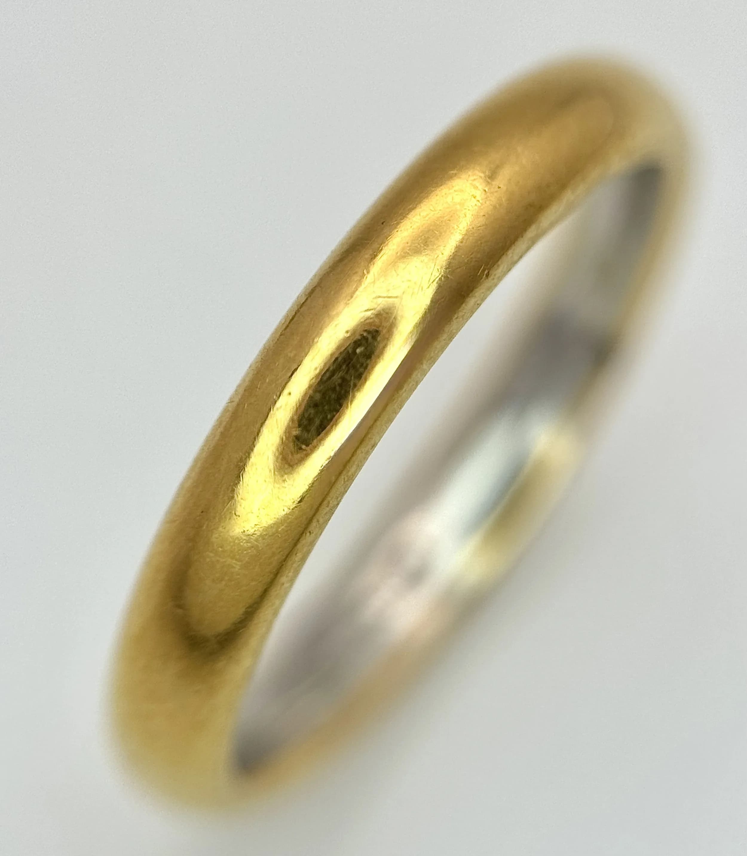An 18K Yellow Gold and Platinum Band Ring. 4mm width. Size L 1/2. 4.85g.