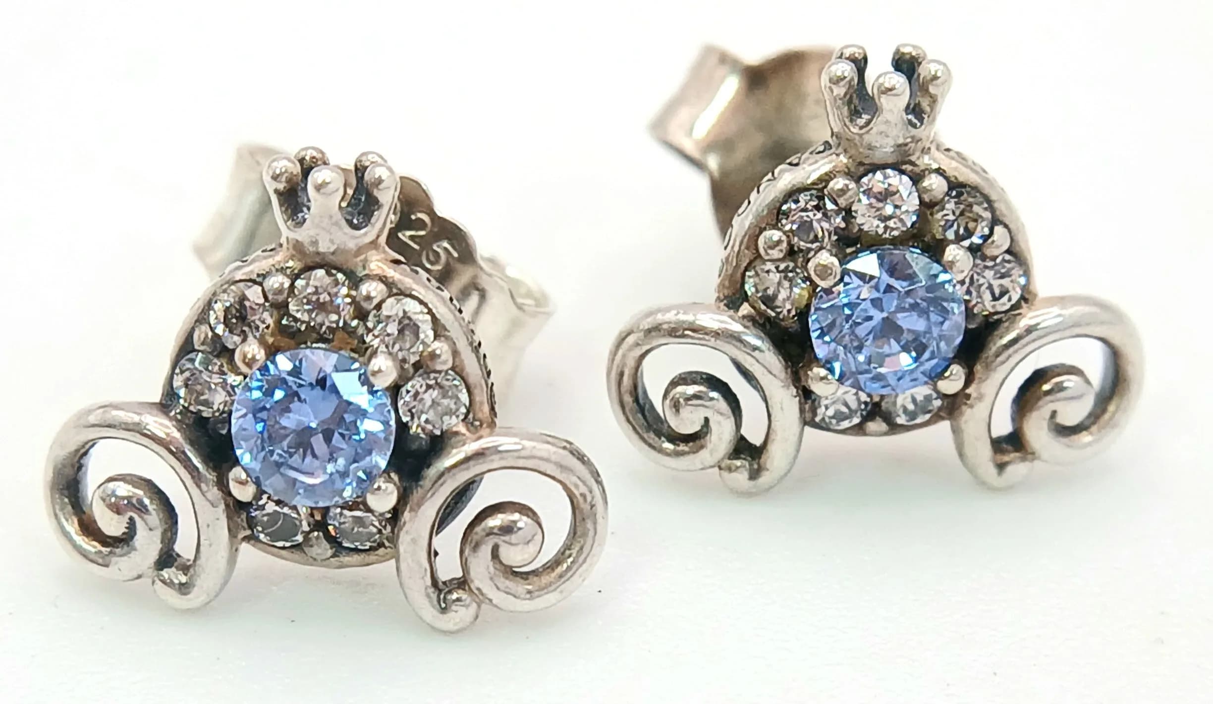 A PAIR OF PANDORA, STERLING SILVER, STONE SET, DISNEY, CINDERELLA, PUMPKIN COACH, STUD EARRINGS. 1.8G. SC 5129