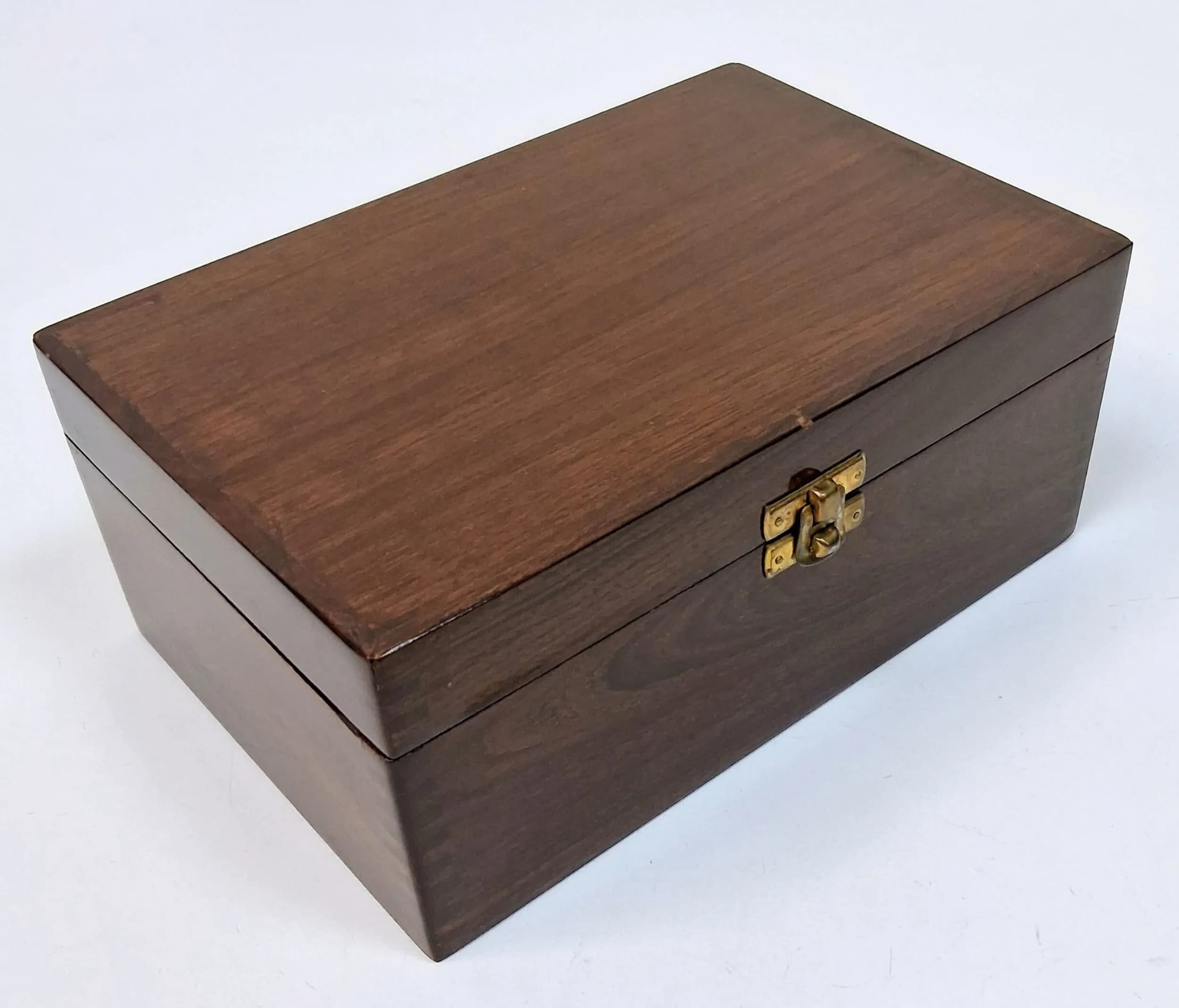 A rosewood jewellery/trinket box with two felt lined compartments.