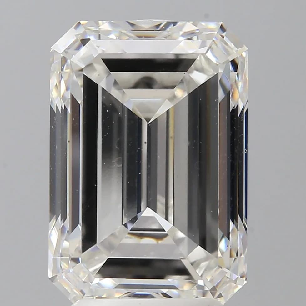 A 4.51ct Emerald Cut Lab-Grown Diamond. Colour E, clarity VS2. IGI certified. Cert no: LG769670859. Measurements: 10.73 x 7.41 x 5.33 mm.