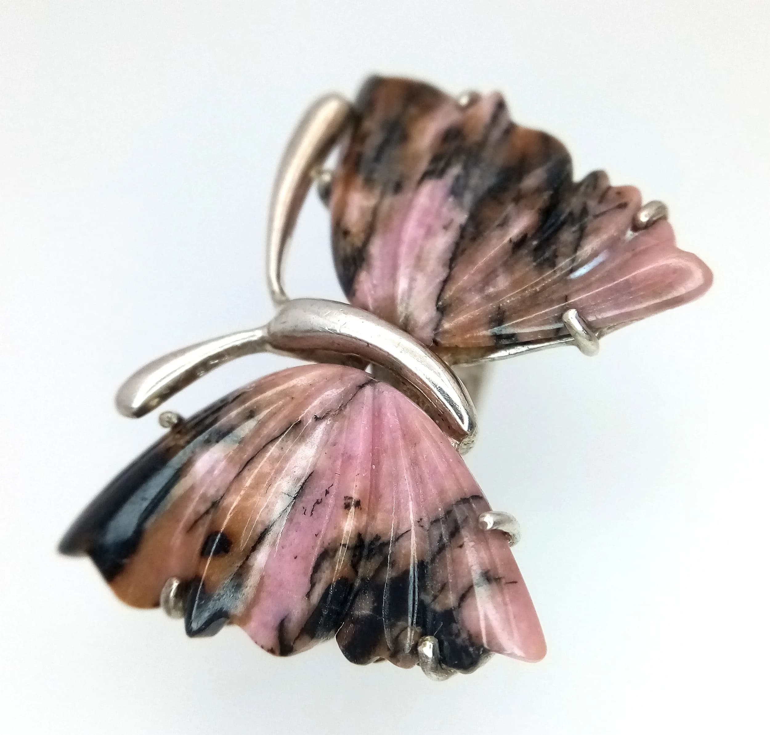 A Vintage Sterling Silver and Carved Rhodonite Butterfly Design Ring Size R. The Ring measures 3.5 x 2.5cm at the Crown and has a gross weight of 11.49 grams