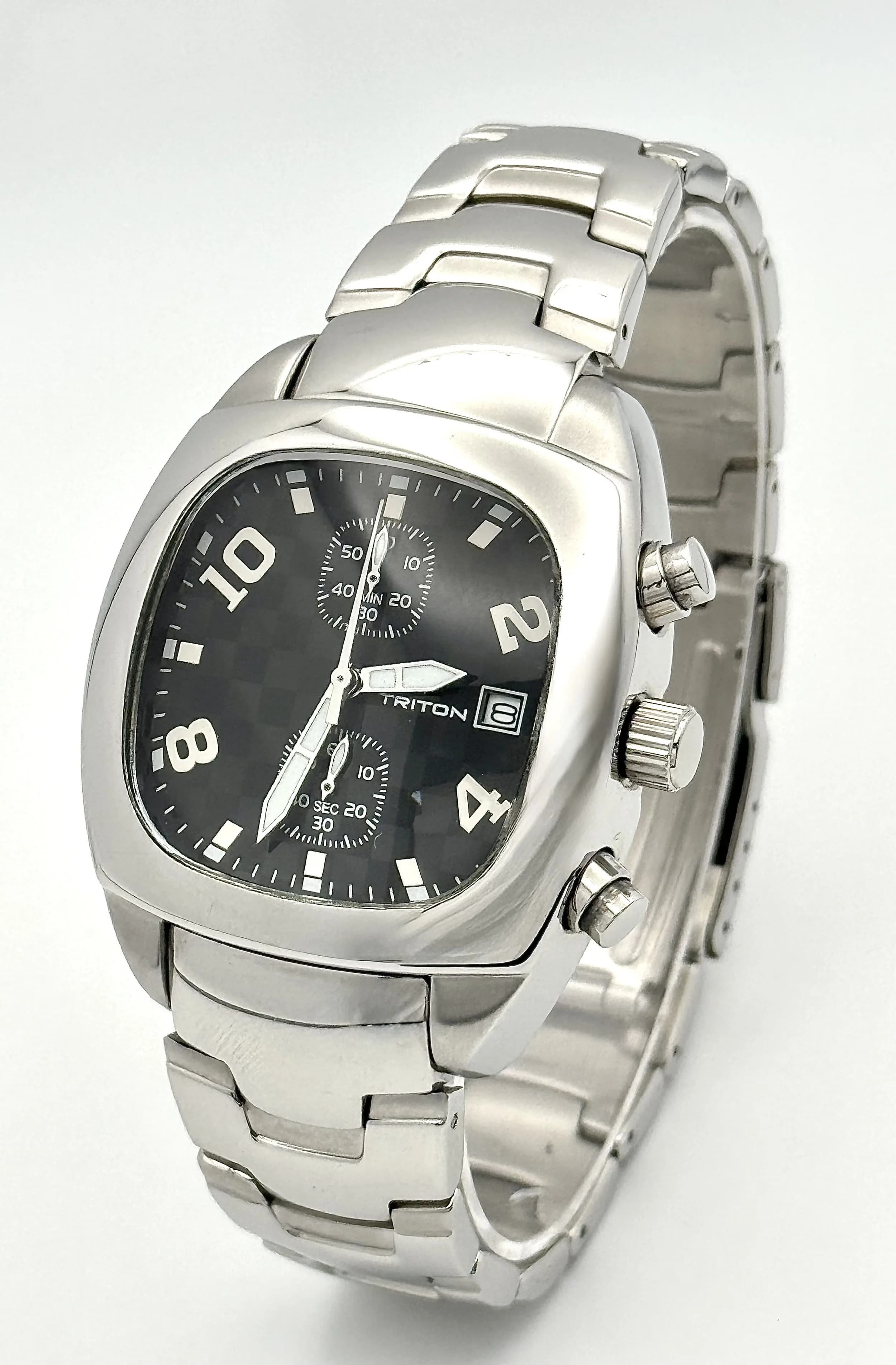 A Triton Chronograph Quartz Gents Watch. Stainless steel bracelet and case - 41mm. Black dial with two sub dials and date window. In excellent condition. TB115.