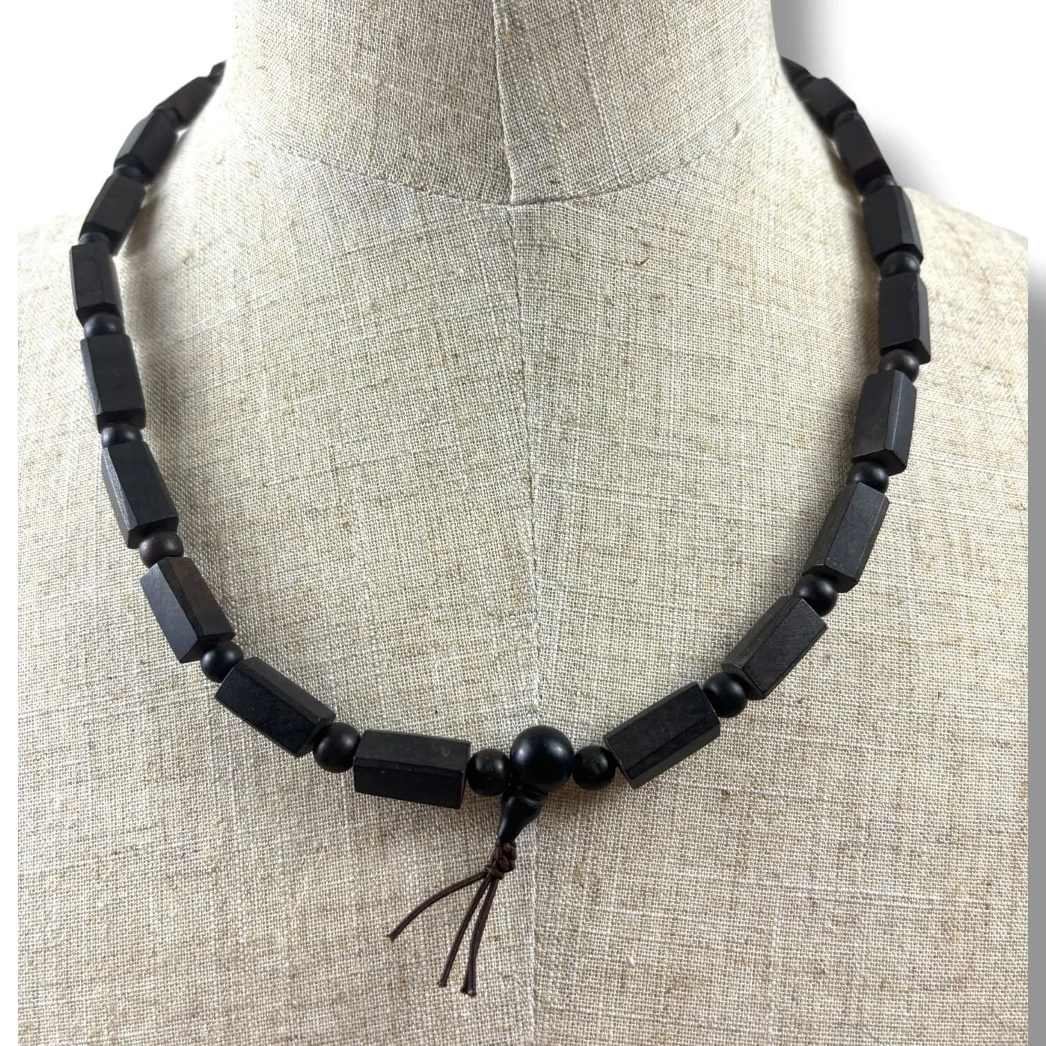A natural Agarwood Bead Necklace.The natural agarwood fragrance is well known for its purposes in relaxation and meditation.Dark brown carved rectangular and round agarwood beads, finished with a central knotted cord tassel. Some light surface wear and natural variation to the wood. Approx 32cm length. Please see photos or request a condition report.This item is held at Cadmore ASIAN Office in Vietnam and will be shipped from there. Buyers will be responsible for direct shipping payments. Delivery will take slightly longer.
