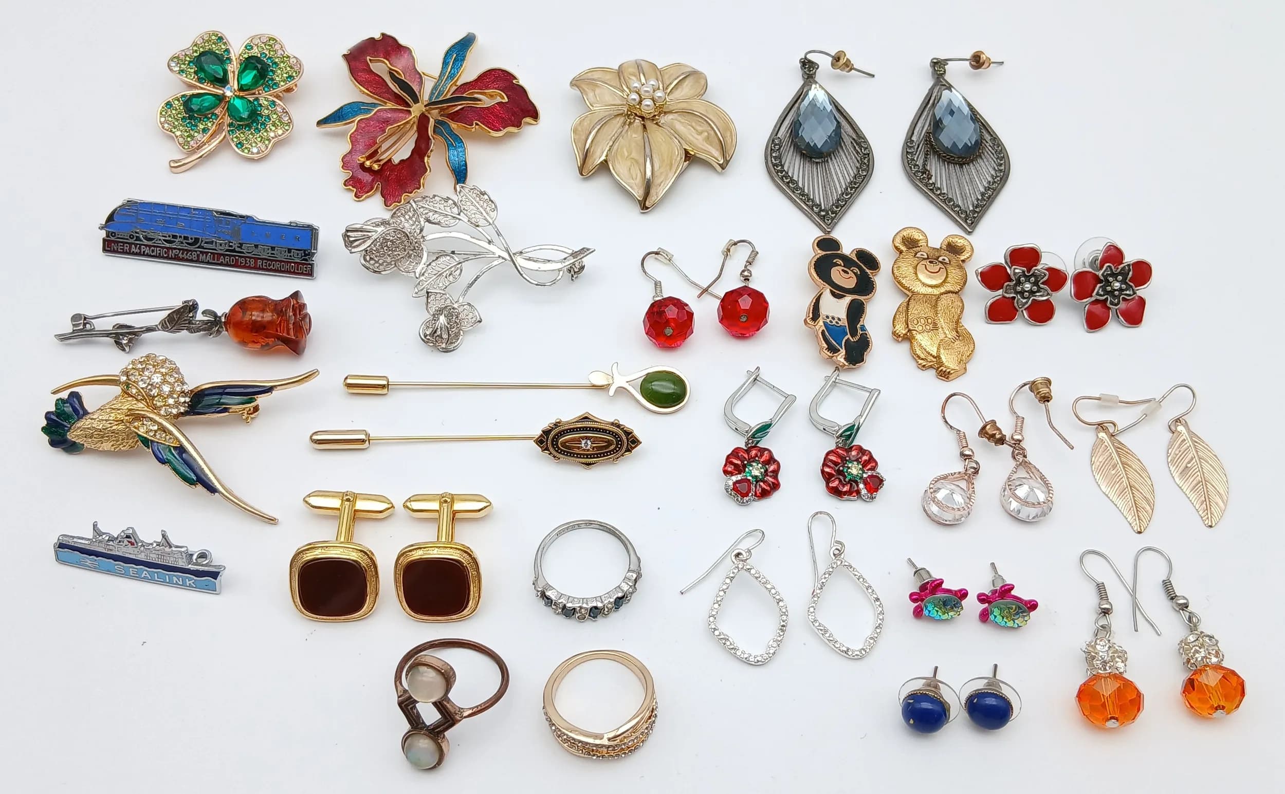 A Collection of Costume Jewellery. Comprising assorted earrings, rings and brooches, to include a 925 silver rose brooch and a pair of cufflinks.